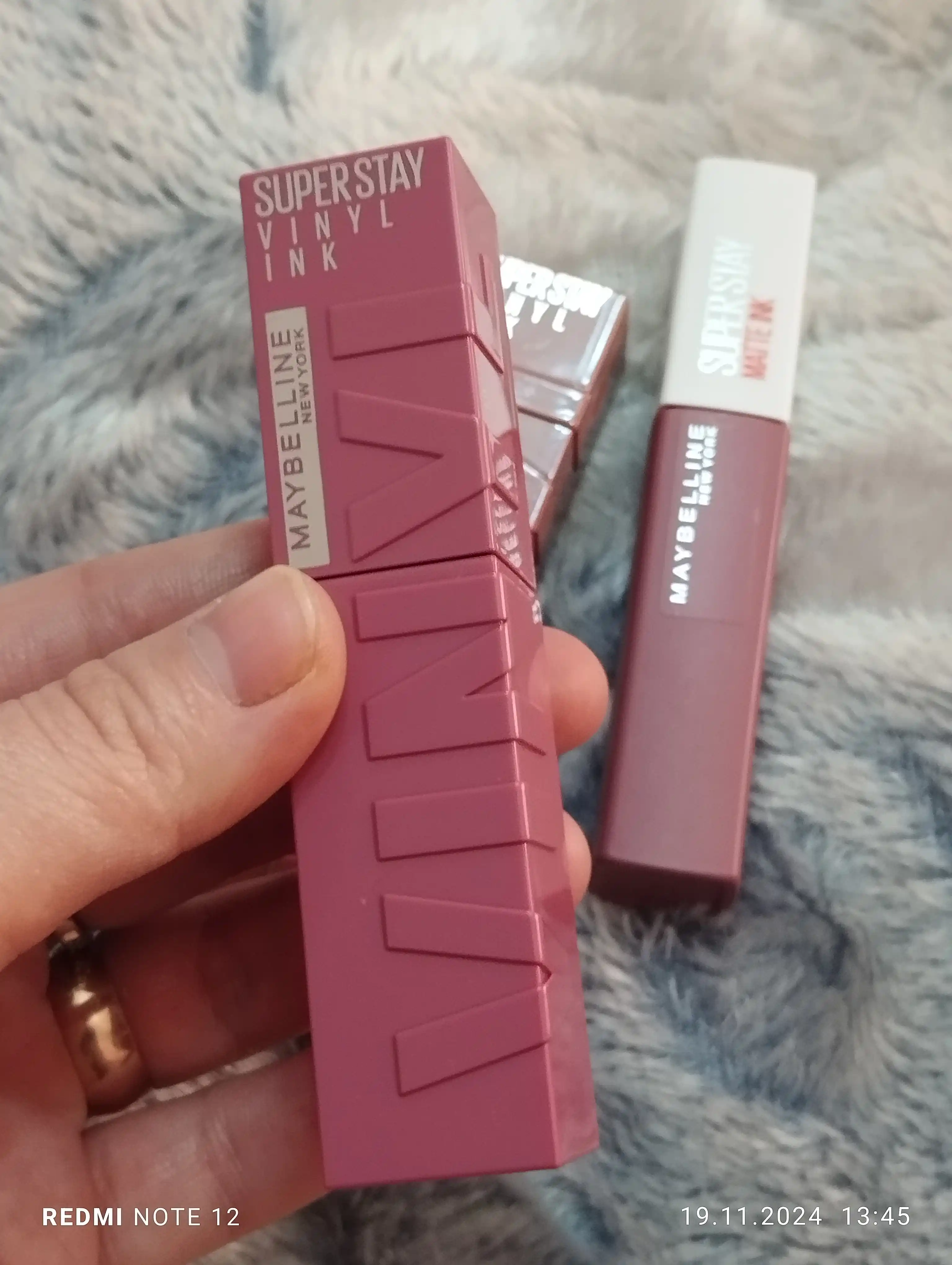 Lab uchun boyog' Maybelline New York Super Stay Vinyl Ink, ton 35 cheekky