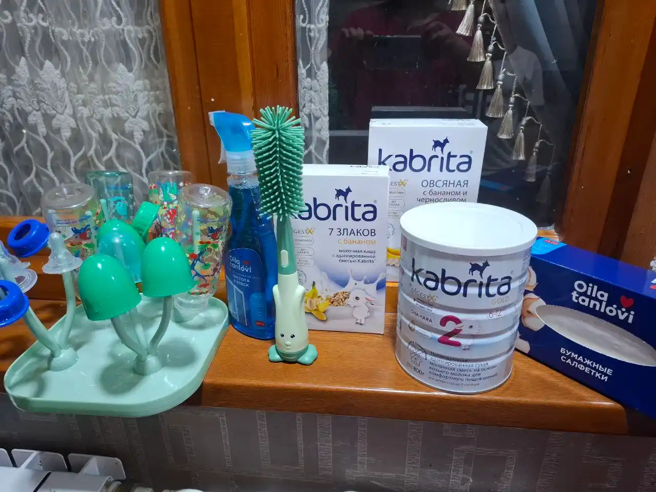 Ovsyanka bo'tqasi Kabrita, banan va qora olxo'ri bilan echki sutida 6 oy bilan, 180 gr