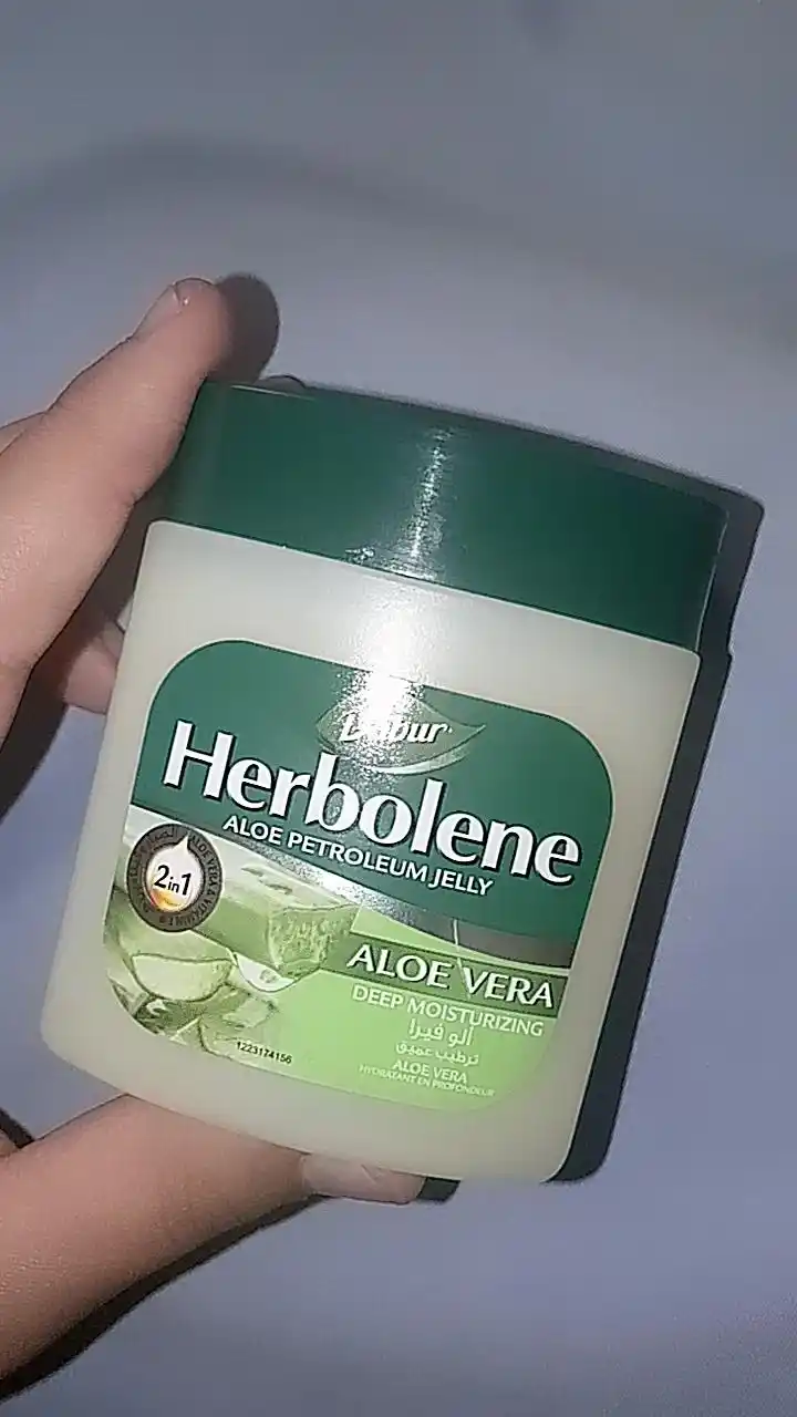 Vazelin Dabur Herbolene, aloe vera va E vitamin, yuz kremi, tana va lablar uchun