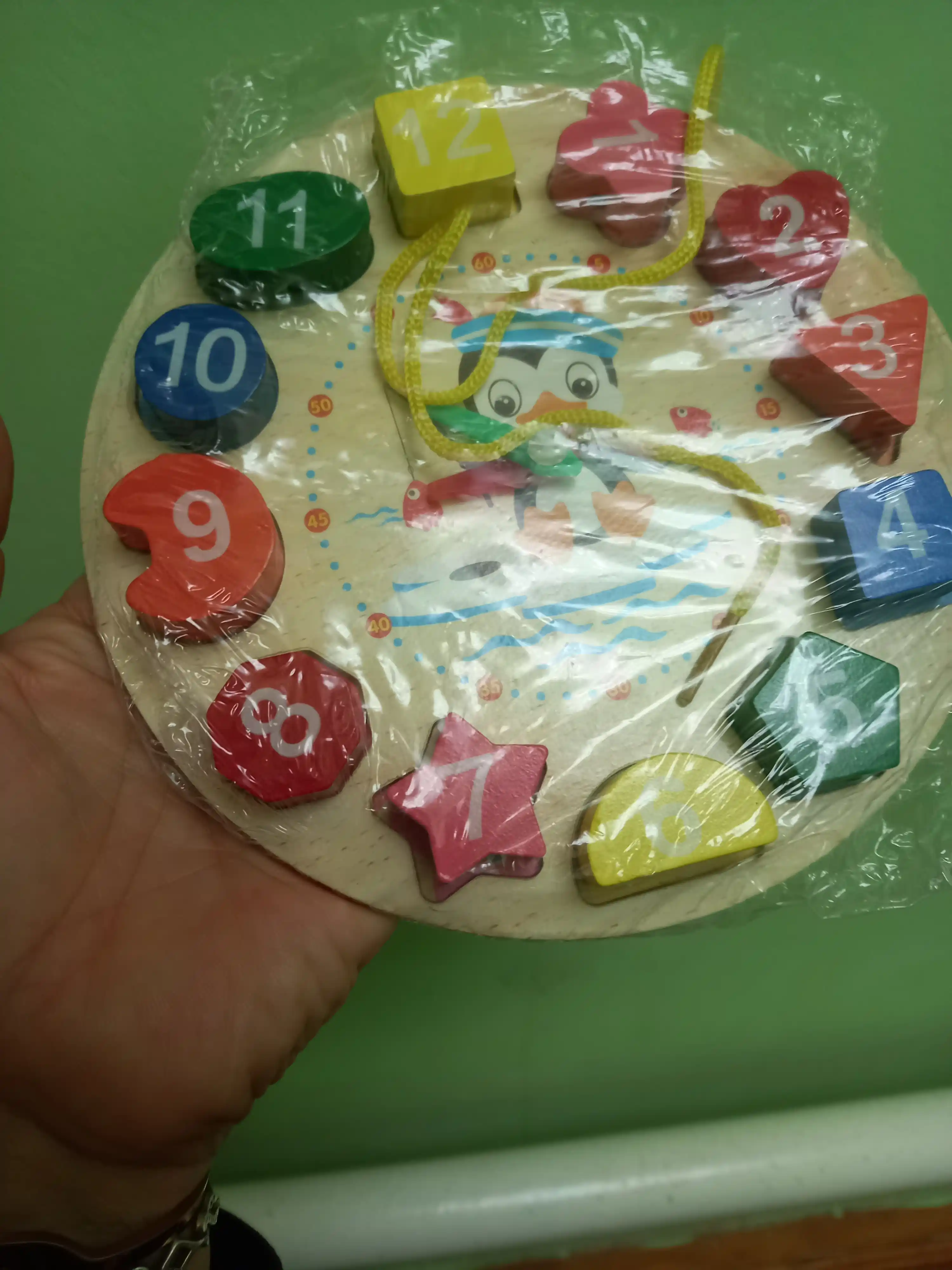 Yog'ochdan yasalgan saralovchi "Yoqimli pingvin", 3 tasi 1 da "Sorter, bog'lovchi, soat"
