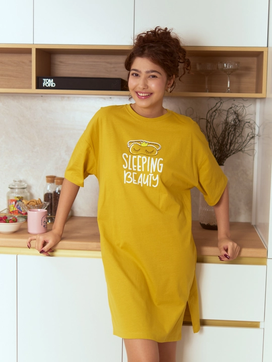 Ayollar tungi ko'ylagi, Azeeza - 