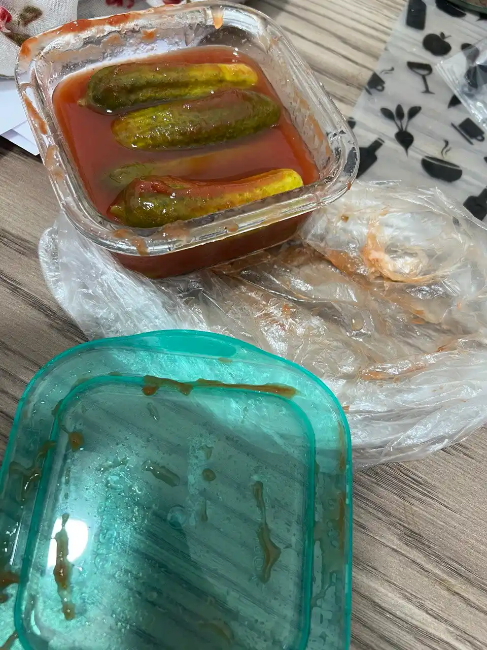 Konteynerlar to'plami Luminarc, sovg'a sifatida termal sumka