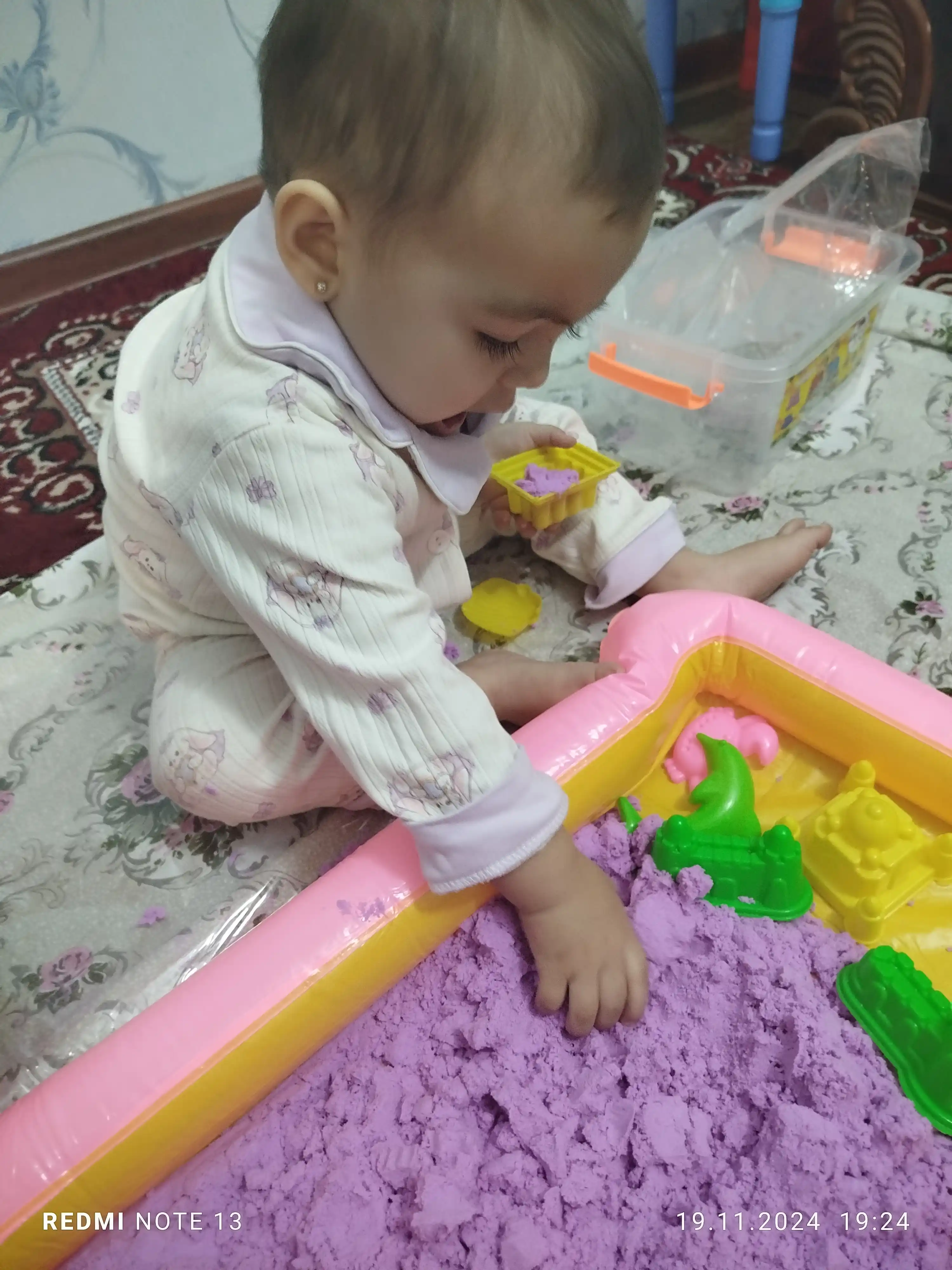 Kinetik qum 2 kg, puflanadigan qum qutisi va qoliplari bilan
