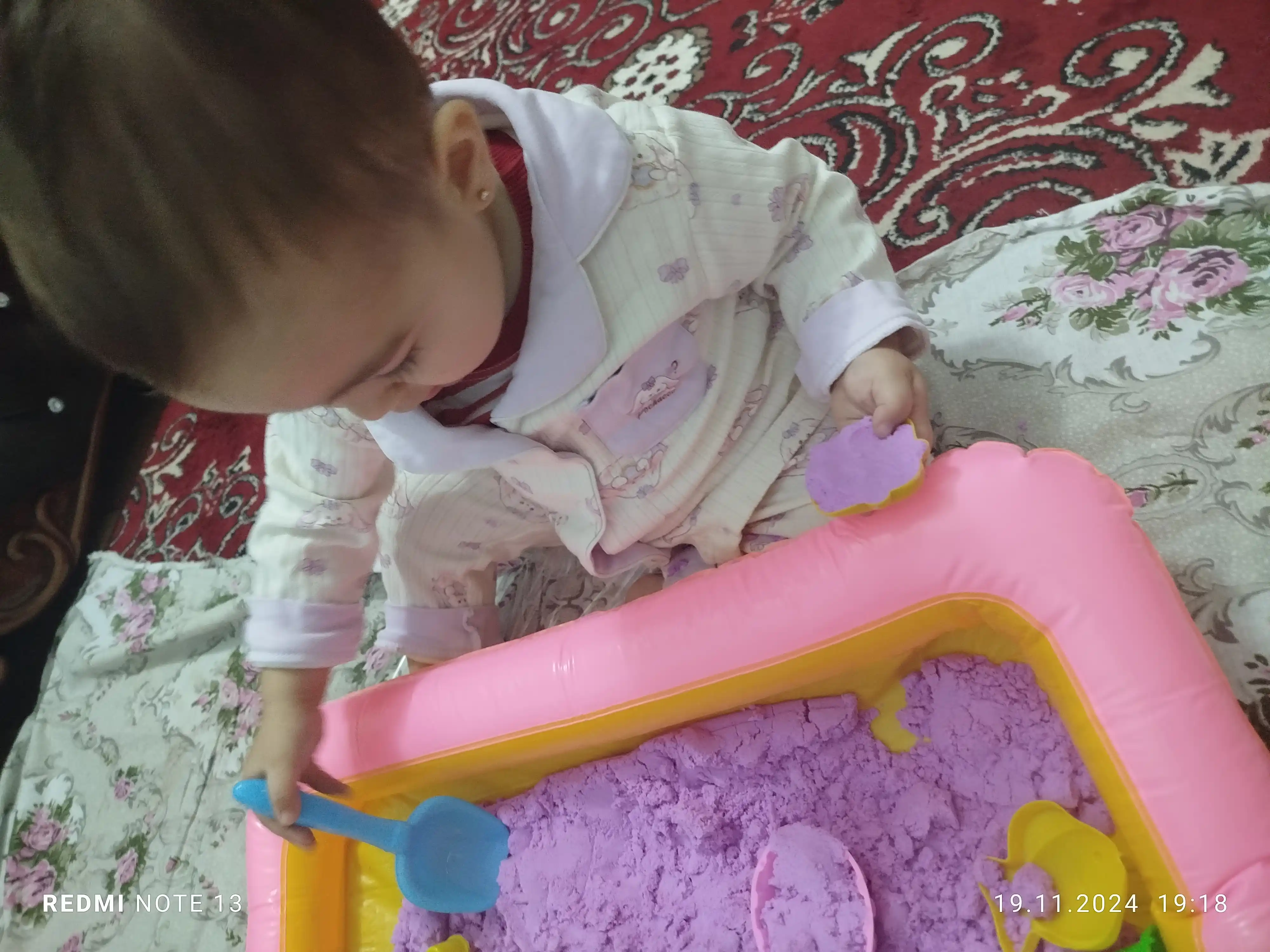 Kinetik qum 2 kg, puflanadigan qum qutisi va qoliplari bilan