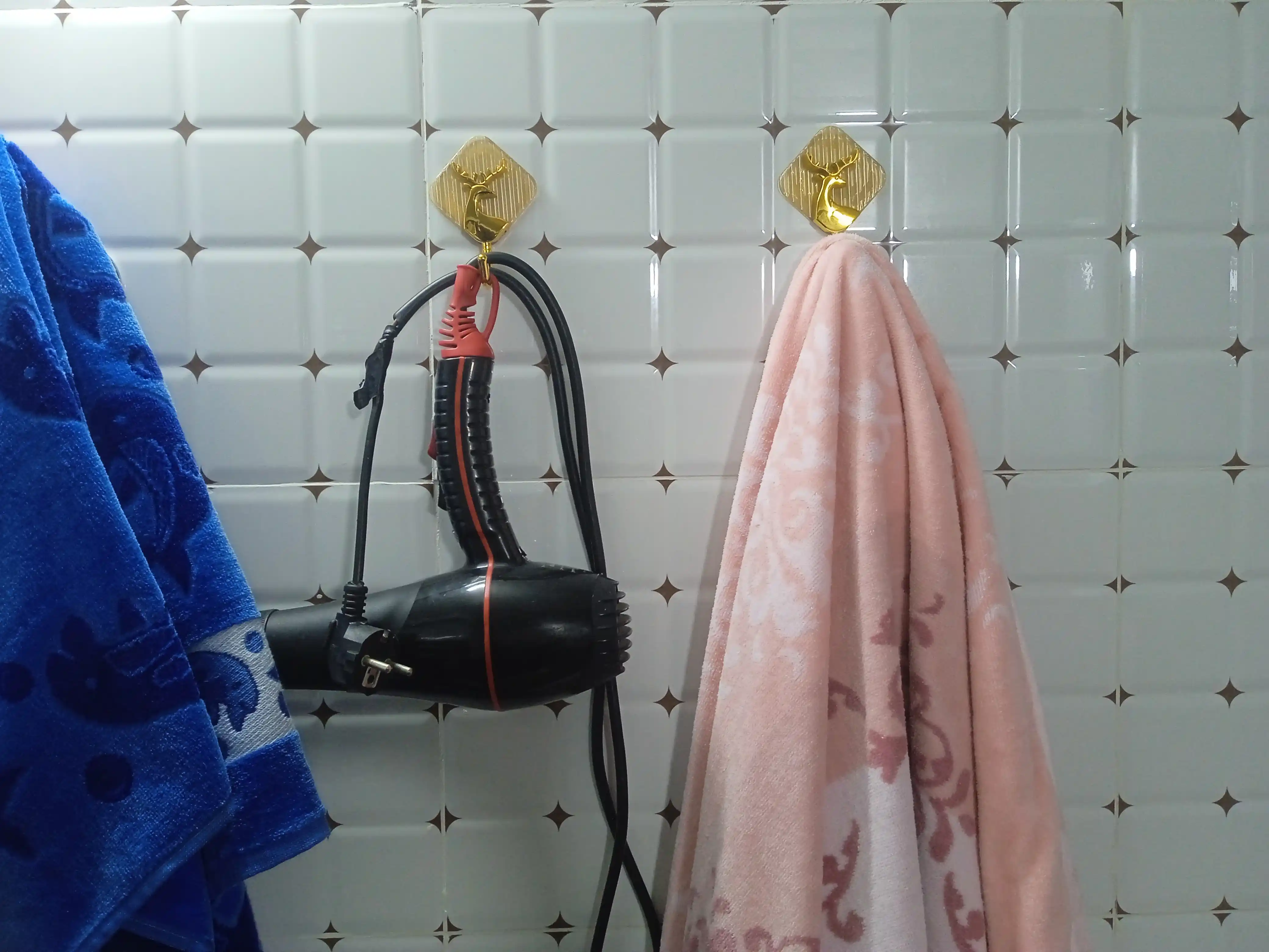 O‘zi yopishqoq devor ilgichlar, burg‘ilashsiz, 3/4 dona, oshxona va hammom uchun