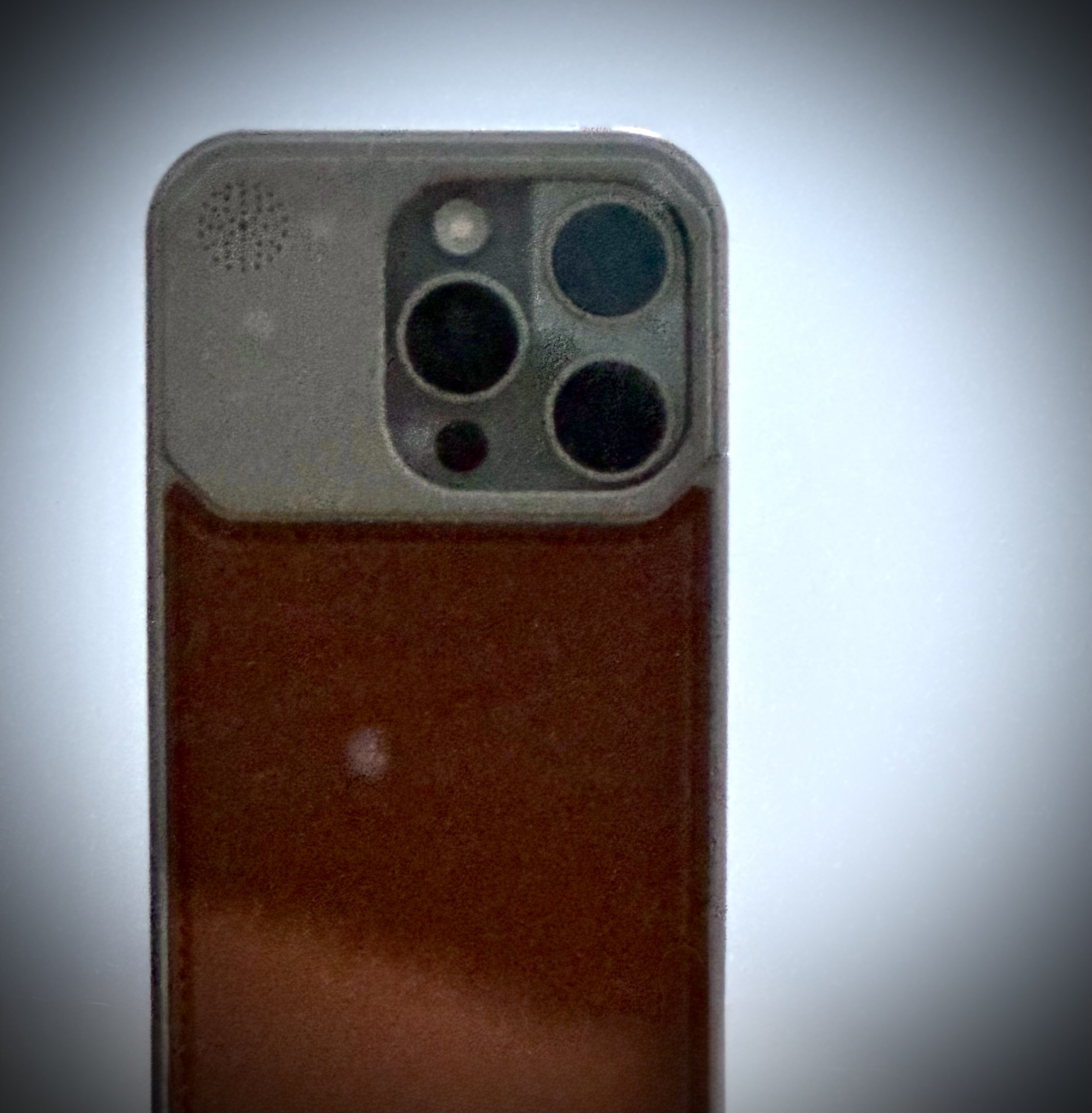 IPhone 14, 15, 16 Pro / Max, MagSafe uchun xushbo'y hidli charm metall g'ilof