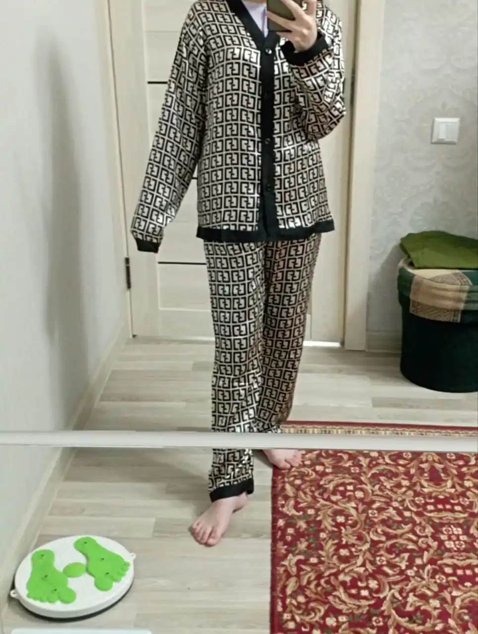 Shimli ayollar pijamasi, ipakli