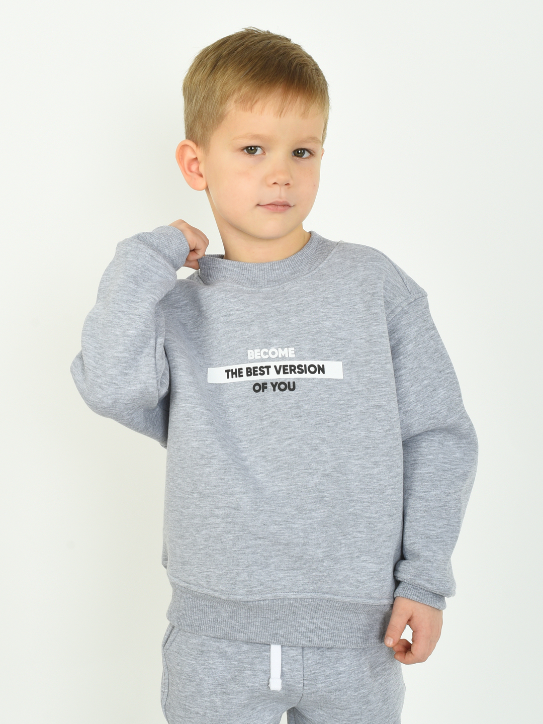 Lezbiyenlarning mushuklarini ishqalayotgani aks etgan onlayn porno tomosha qiling