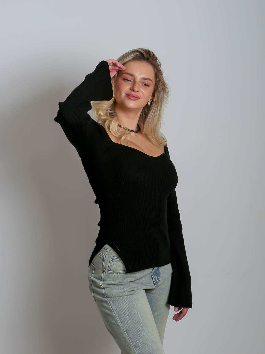 Yosh yigitlar bir-birlarini erkalaydilar Garters, paypoq va kamar pornosida jinsiy aloqa