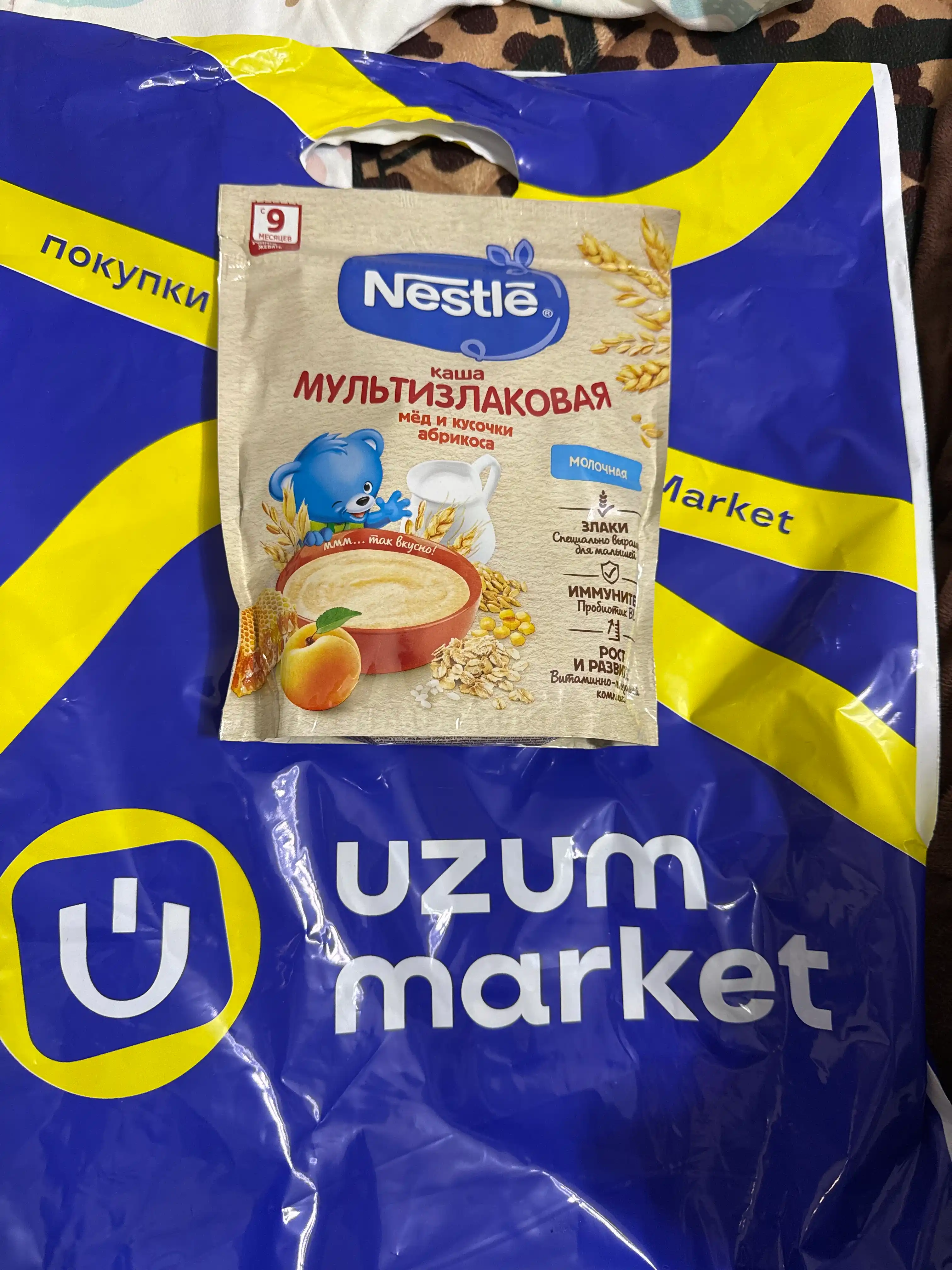 NESTLE bo‘tqasi Asal va o‘rik bo‘lakchalari qo‘shilgan sutli multiflok paket 200 g