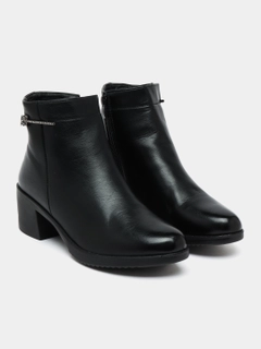 Qora