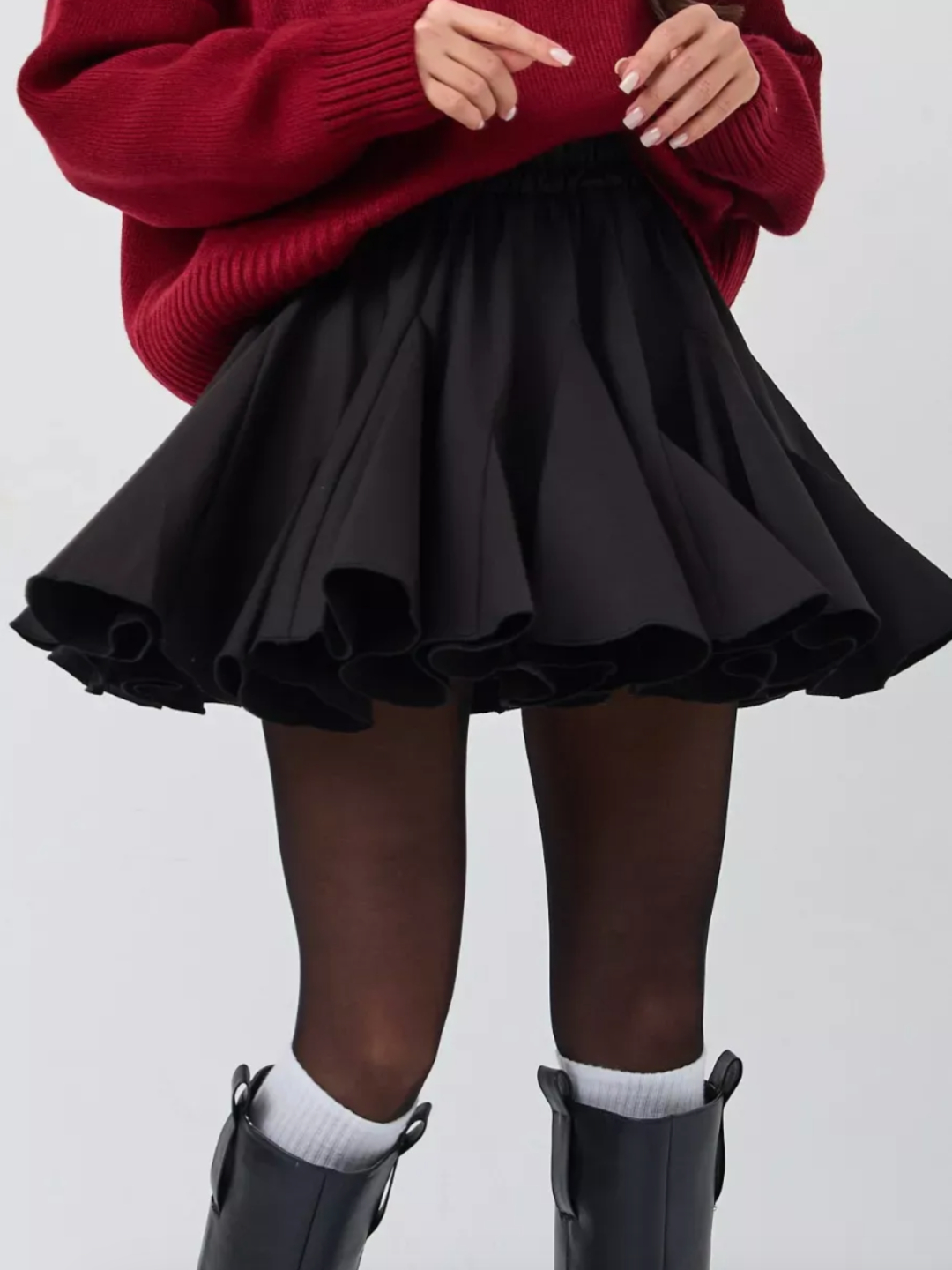 Mini yubkalarda etuk ayollar Mini yubkalarda etuk ayollar