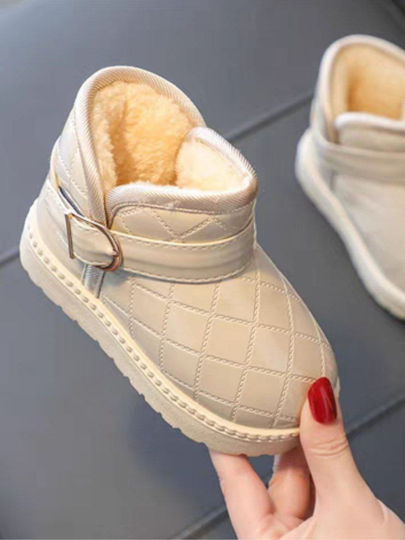 Dengiz iblislari mushuk va Murani opishmoqda