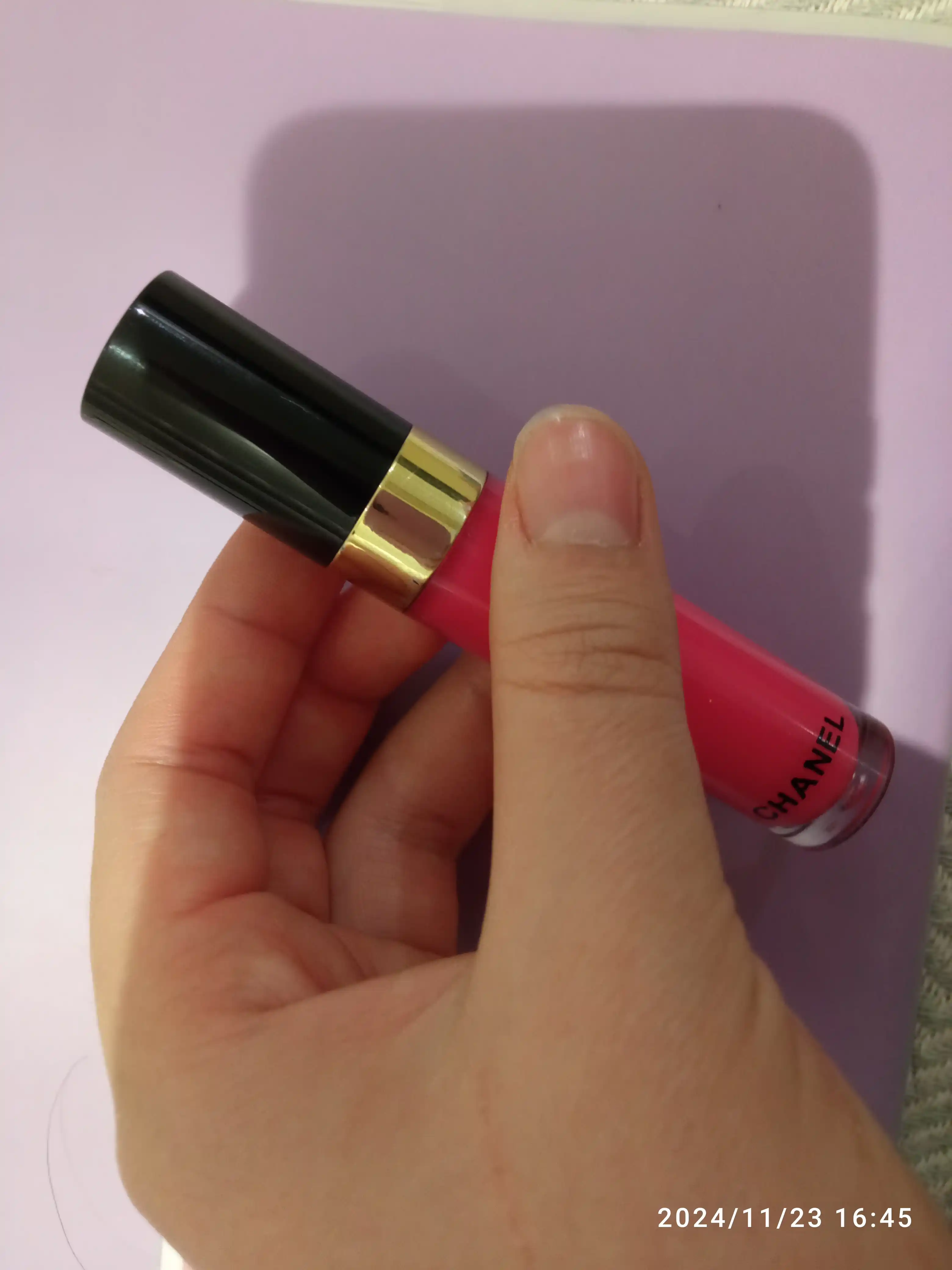 Ультра глянцевый блеск для губ Rouge Allure Velvet, жидкая помада, 8 г 