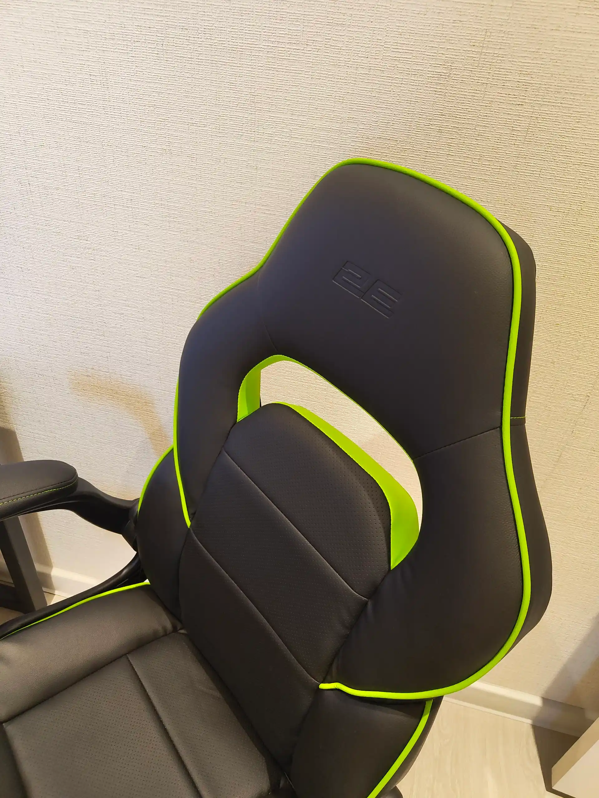 Игровое компьютерное кресло 2E Gaming HEBI 2E-GC-HEB-BK