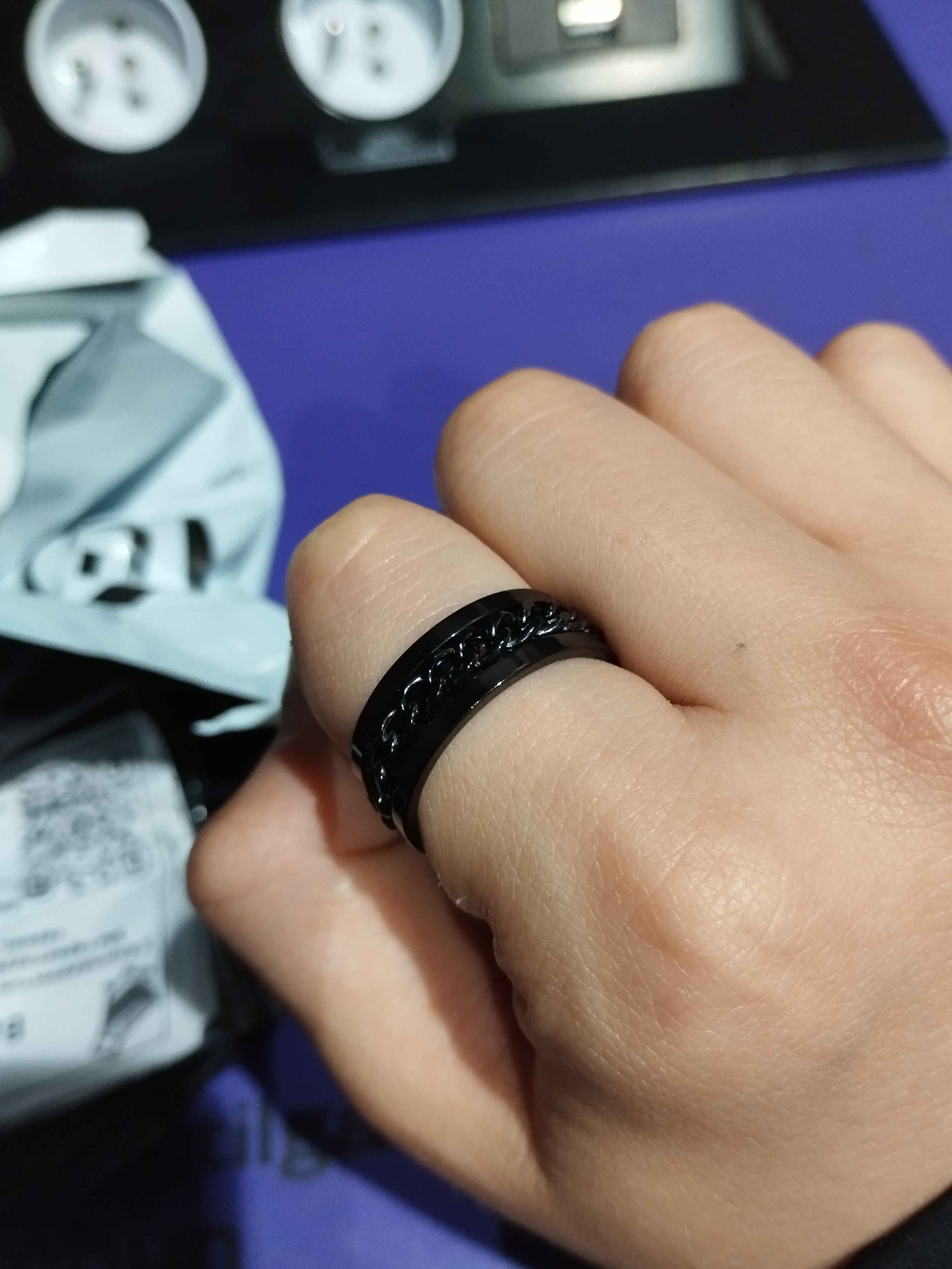 Gomoseksual porno suzish sandiqlarida sexy yigitlar