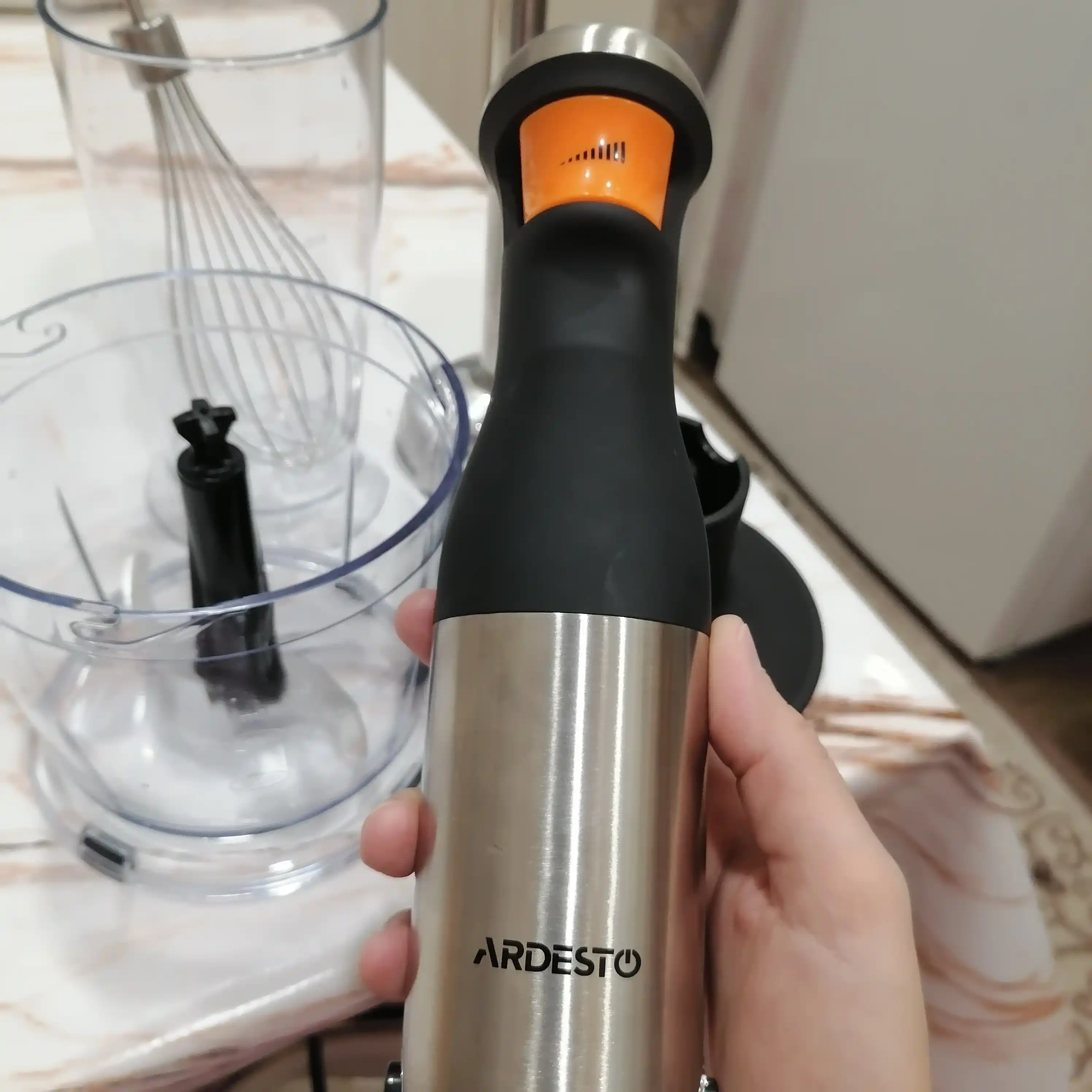 Ardesto HBK-1601BR elektr blenderi, 900 Vt, stakan 600 ml, ko‘pirtirish,maydalash, 5 rejim