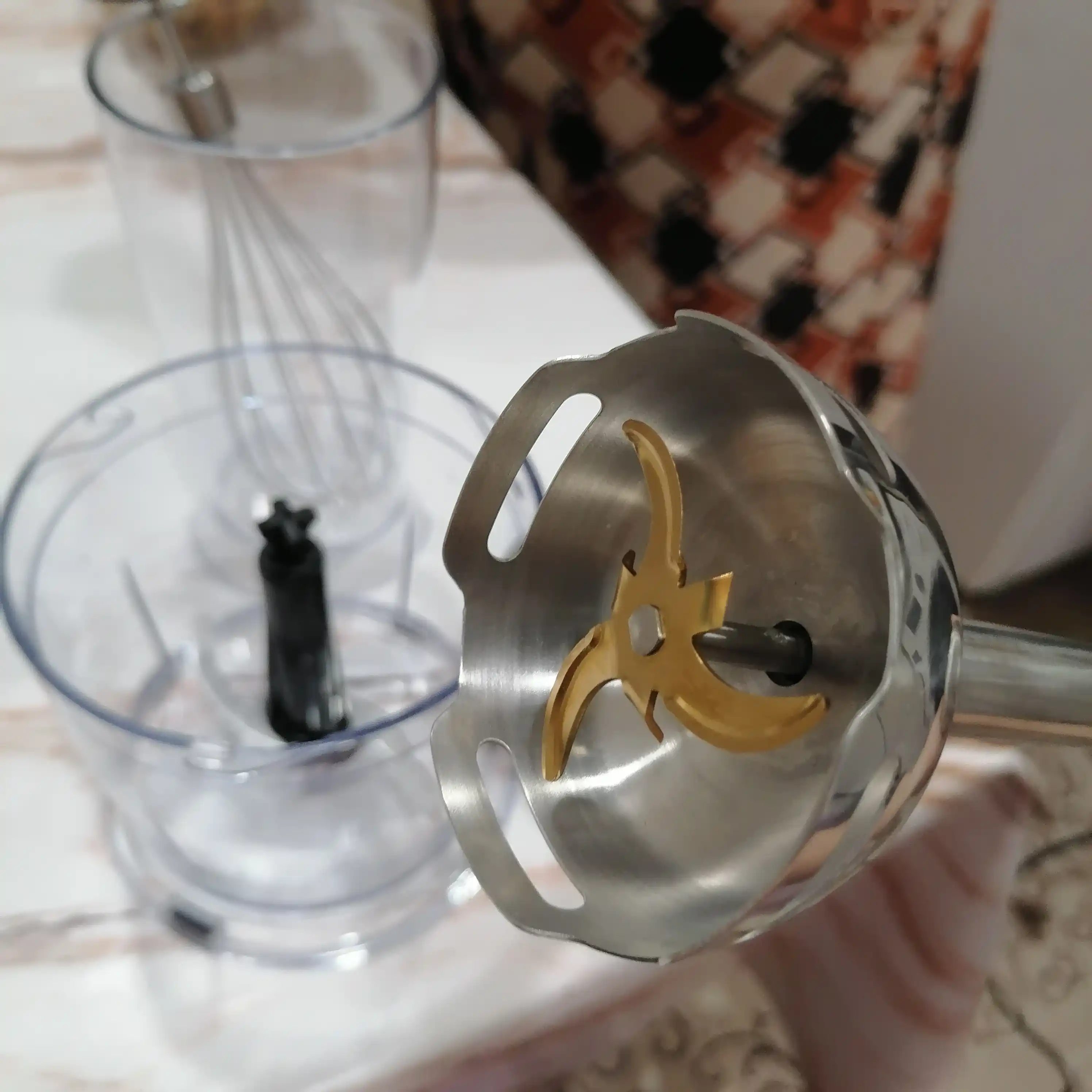 Ardesto HBK-1601BR elektr blenderi, 900 Vt, stakan 600 ml, ko‘pirtirish,maydalash, 5 rejim