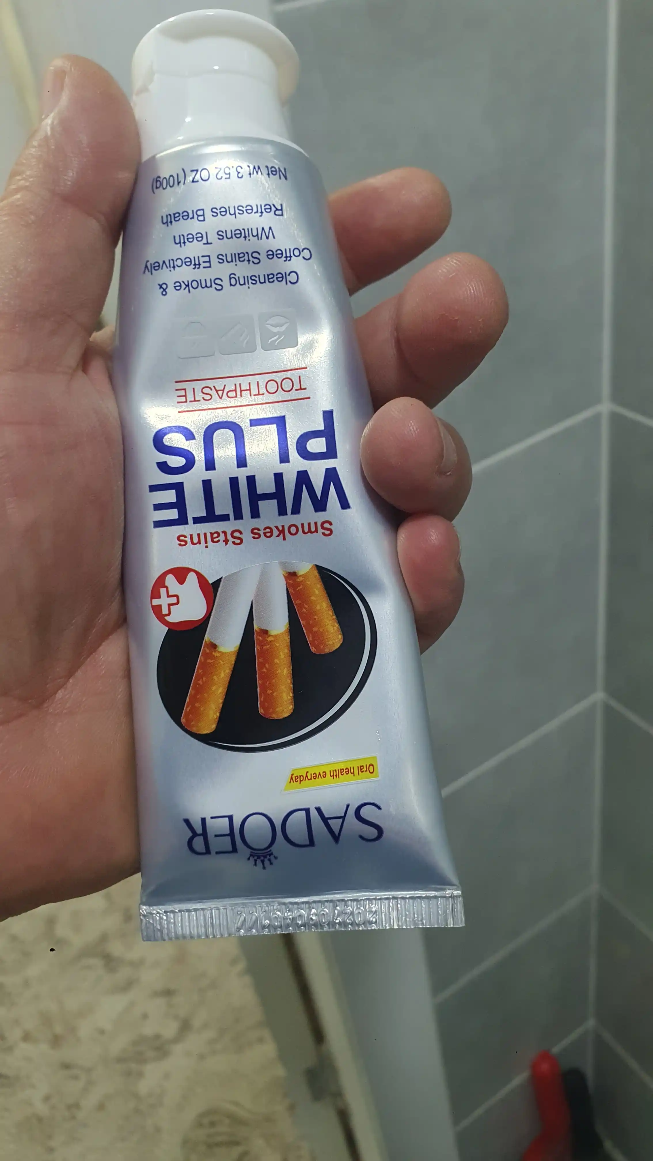 Oqartiruvchi tish pastasi