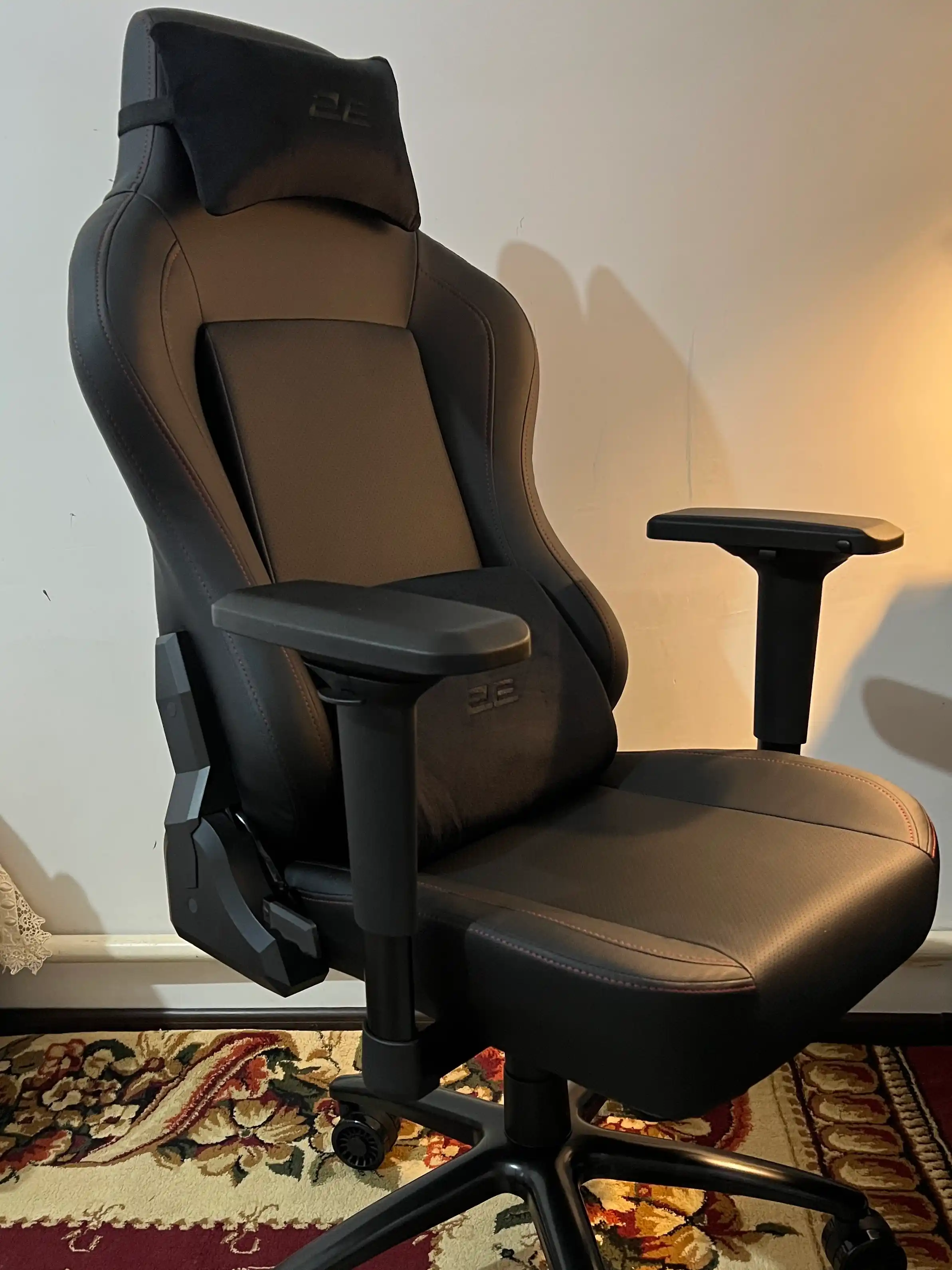 O'yin o'rindig'i 2E GAMING BASAN ll qora, qizil + markali futbolka sovg'a sifatida