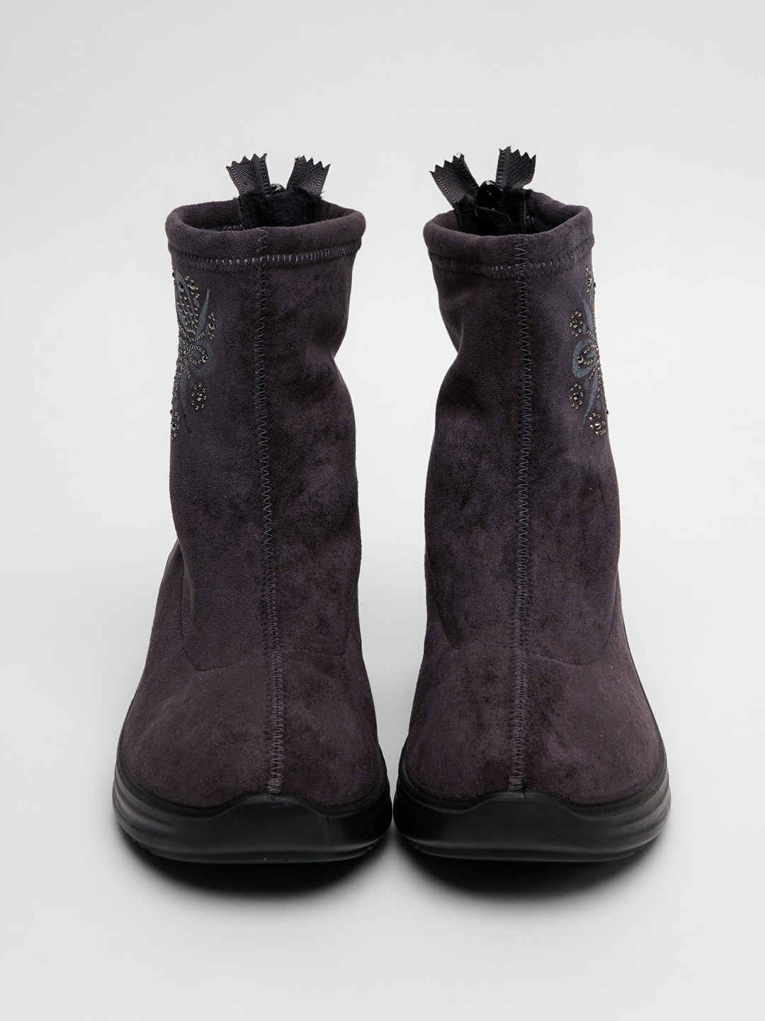 Bir erkak va ikki qiz porno