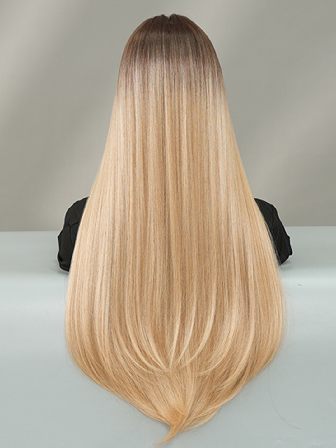 Meni kupeda porno tomosha qilib mast qilishdi Daniya romantizmi Anderson