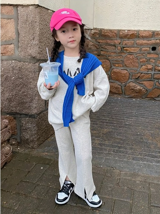 Qizlar uchun sport kostyumi - 