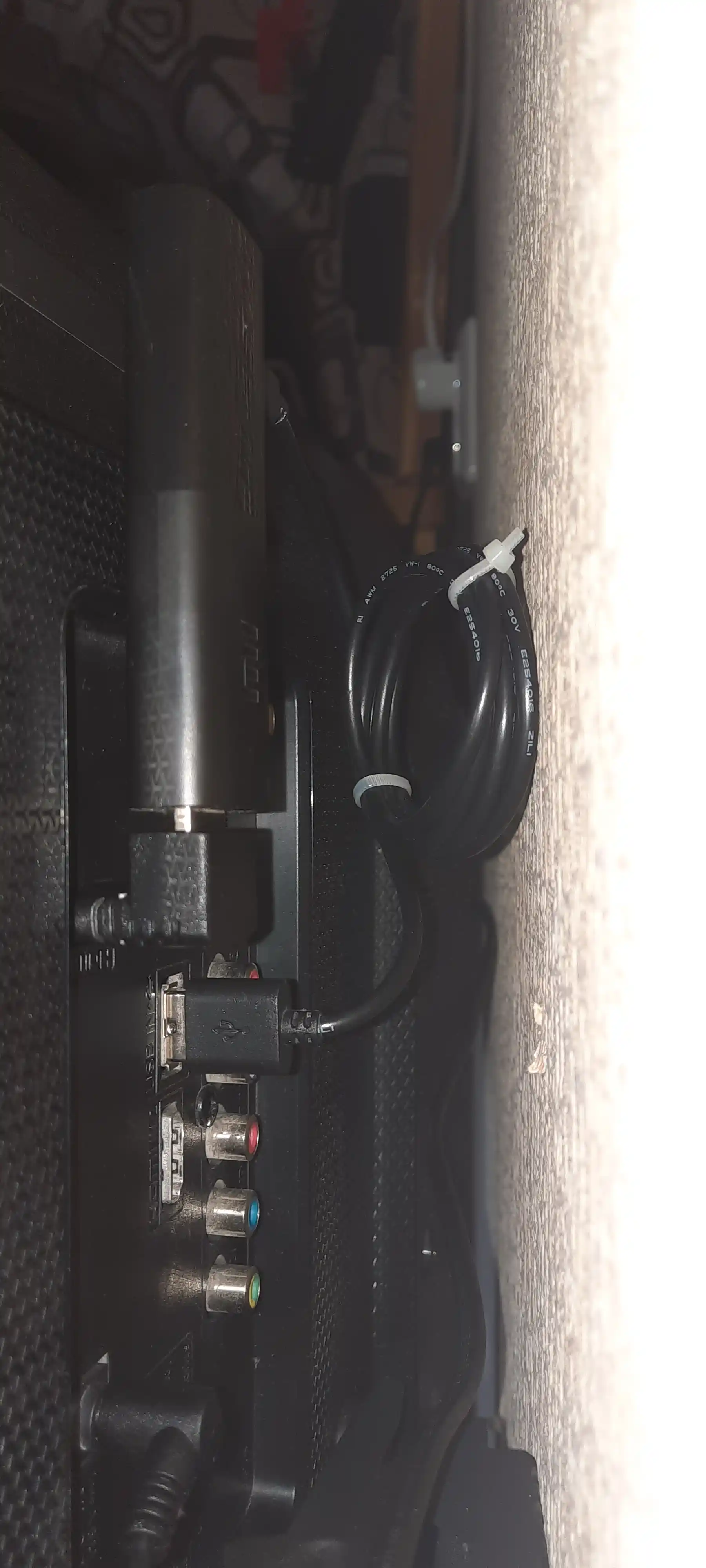 Burchakli HDMI adapter