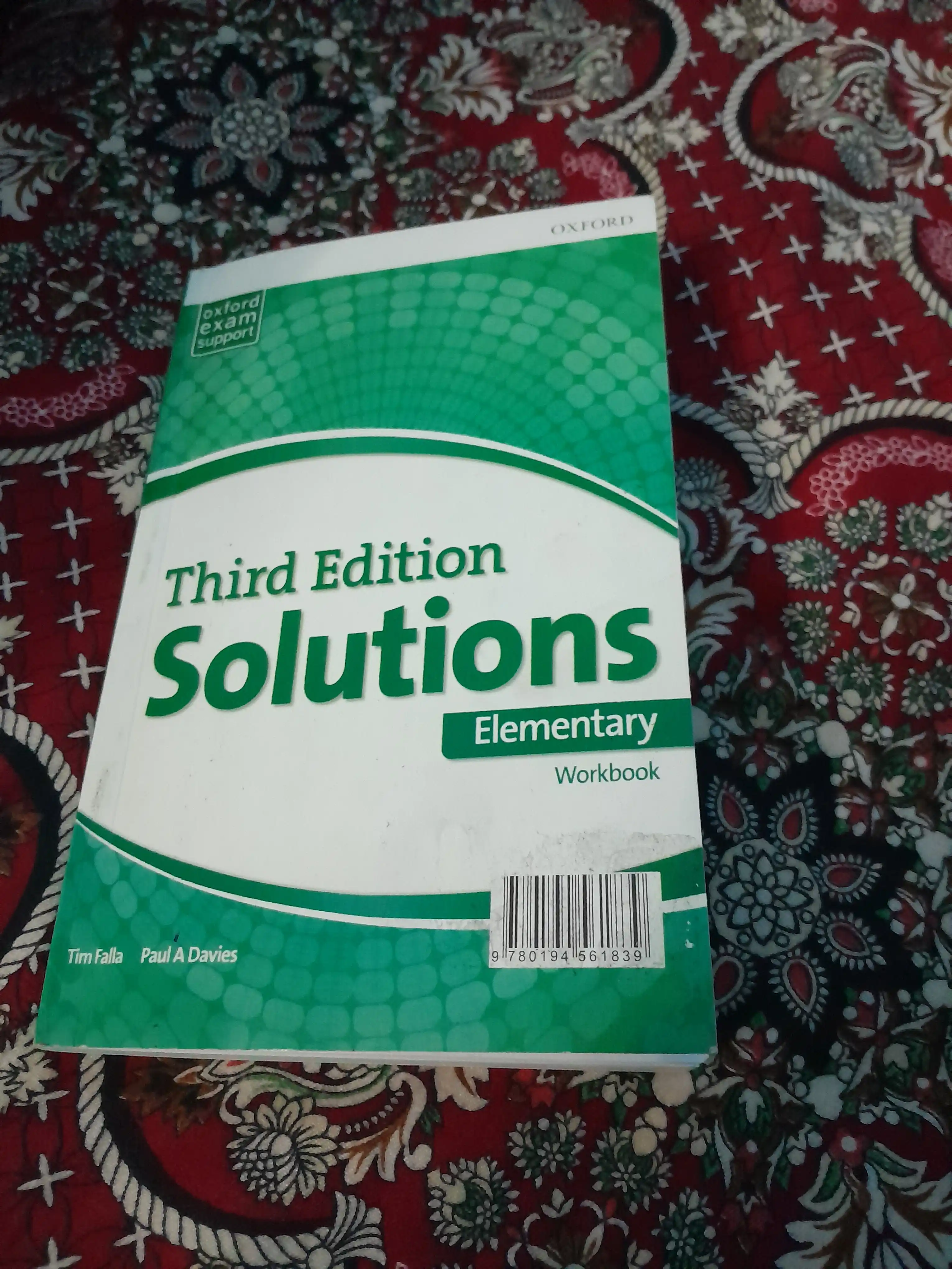 Solutions Third Edition — Elementary va Pre-Intermediate, Student’s Book va Workbook