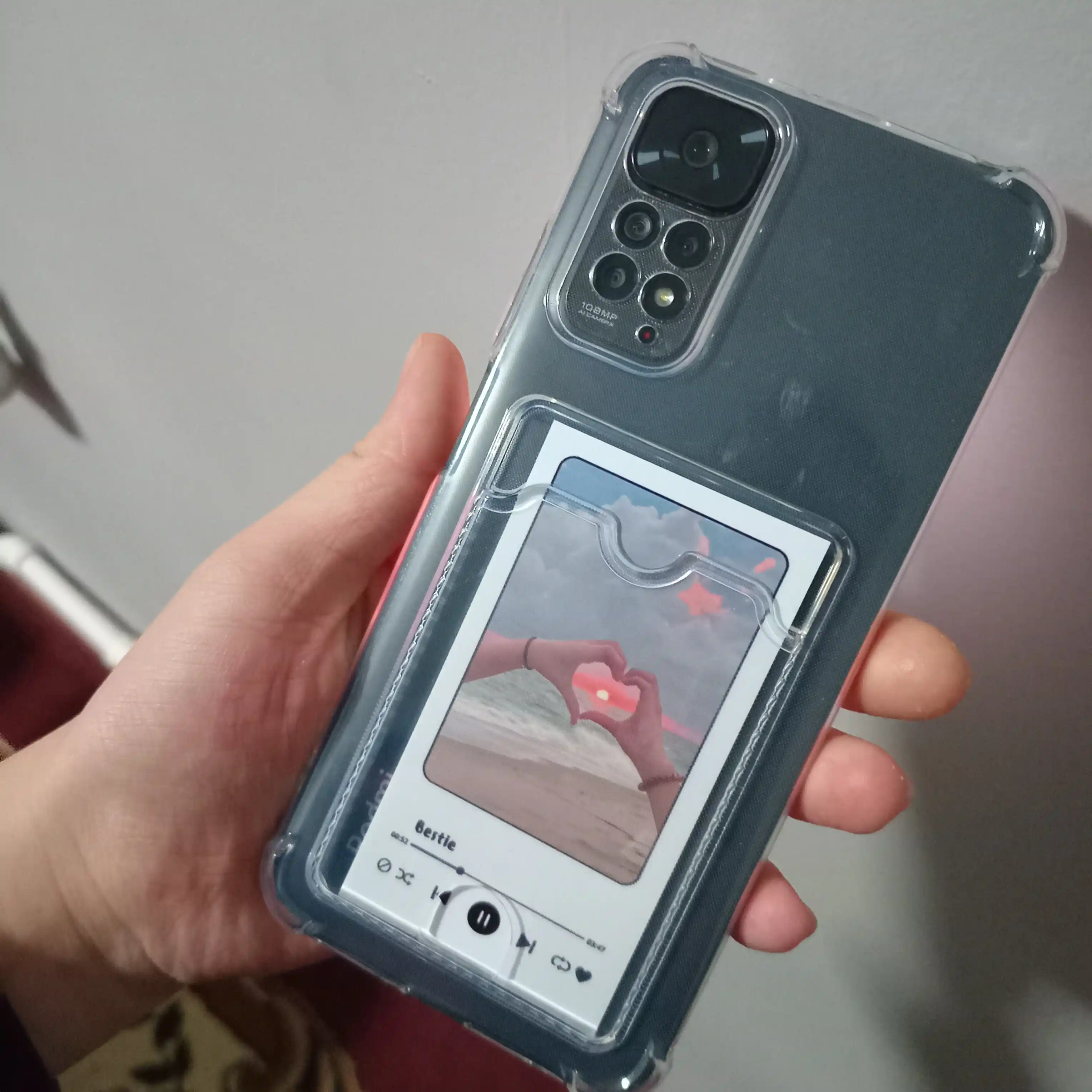 Do'stlar, dugonalar uchun kartalar, mini posterlar, telefoningiz uchun stikerlar