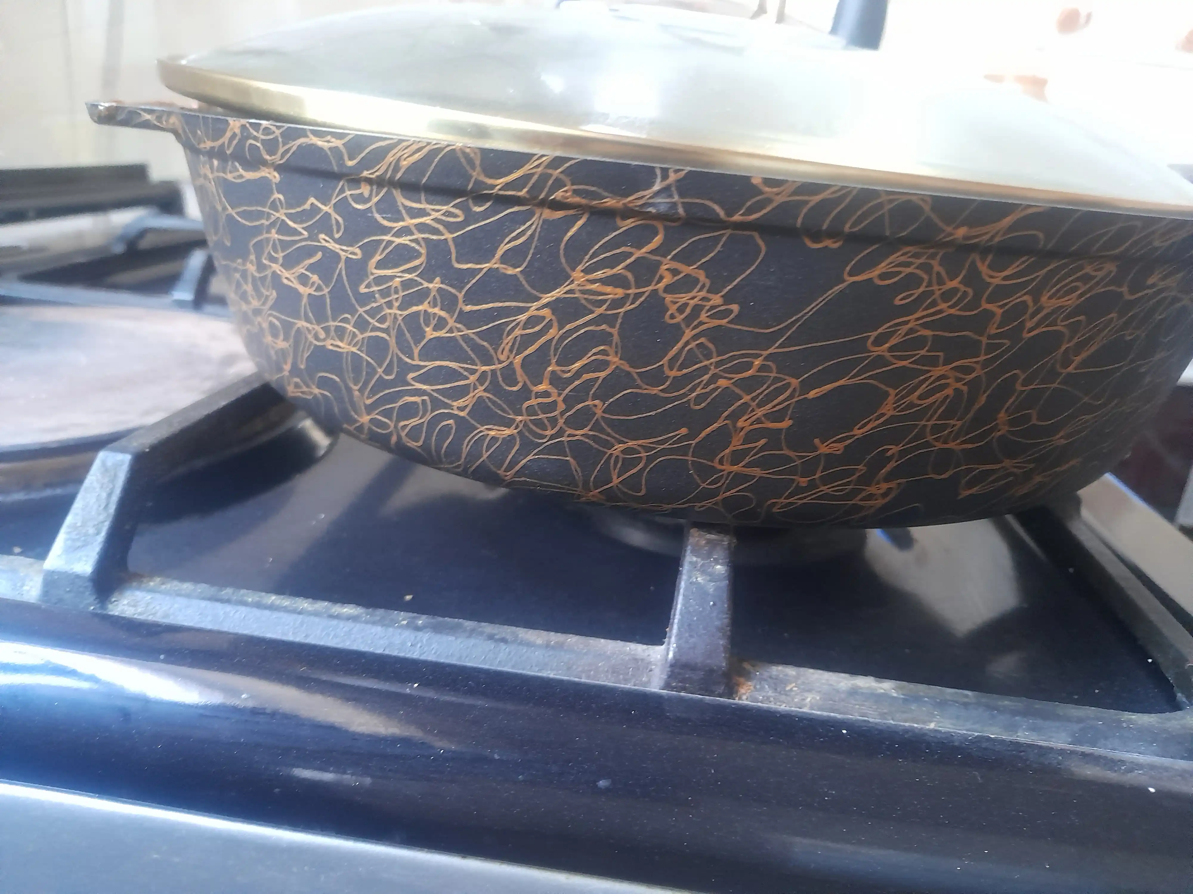 Tova Kukmara "Gratsiya" tutqichli, shisha qopqoq bilan, qora va oltin
