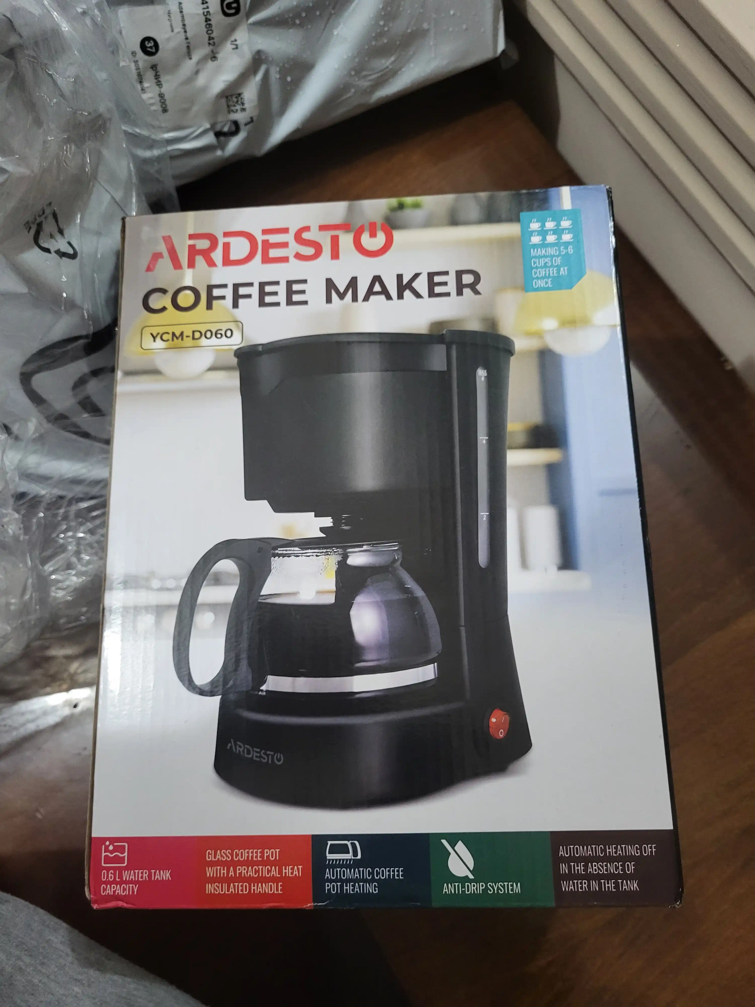 ARDESTO YCM-D060 tomchilatib qahva qaynatgich, hajmi 600 ml, tejamkor energiya sarfi 650Vt