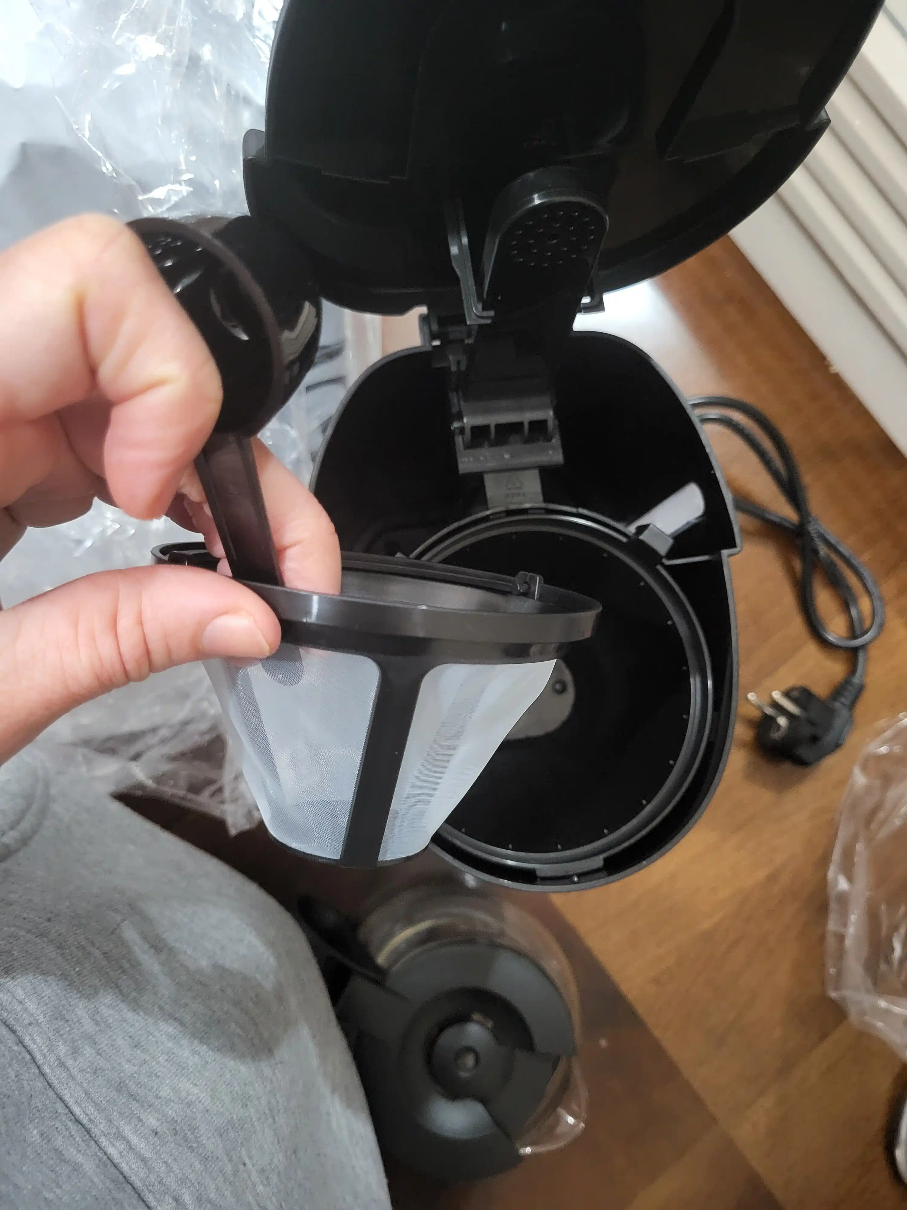 ARDESTO YCM-D060 tomchilatib qahva qaynatgich, hajmi 600 ml, tejamkor energiya sarfi 650Vt