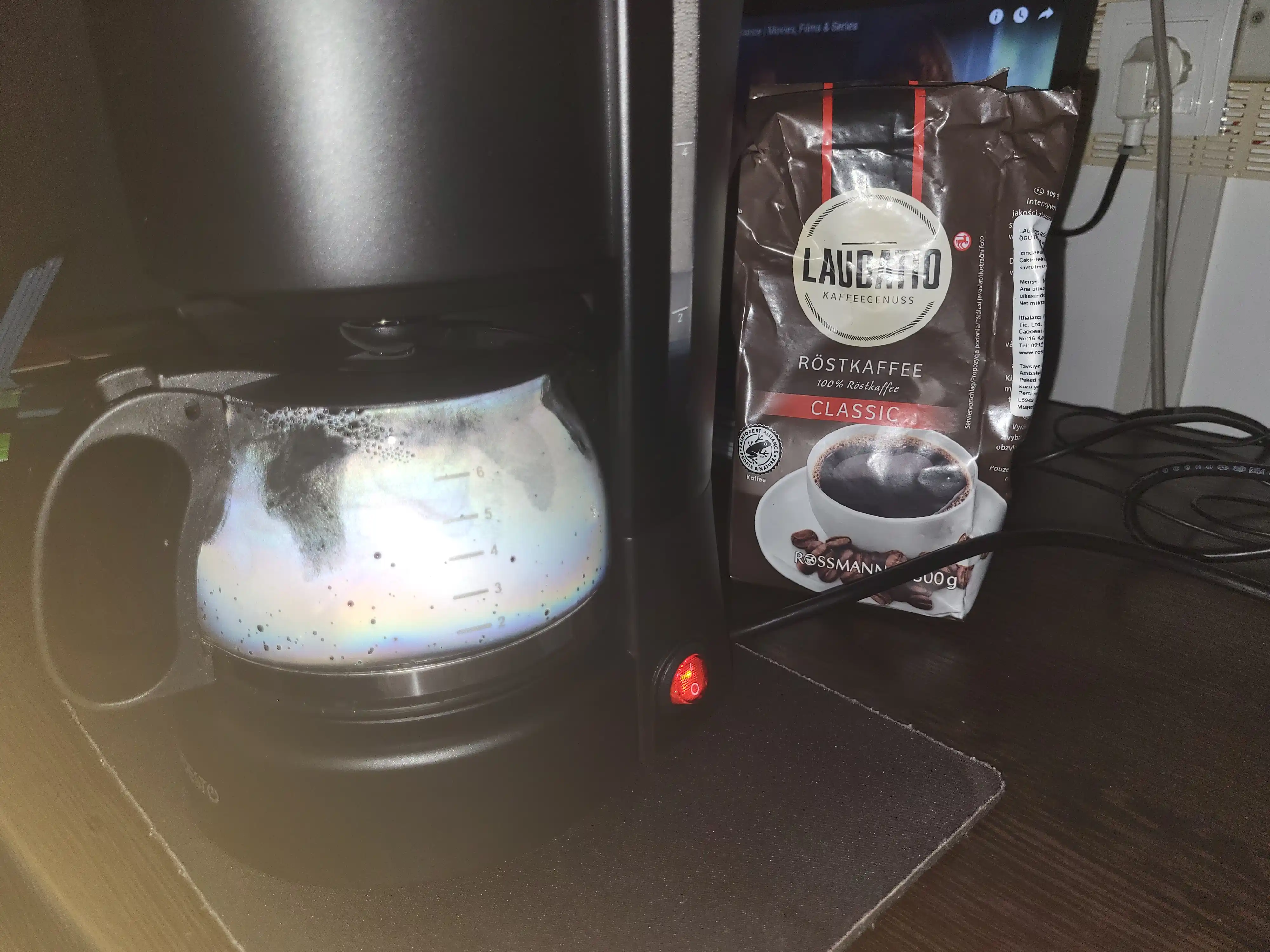 ARDESTO YCM-D060 tomchilatib qahva qaynatgich, hajmi 600 ml, tejamkor energiya sarfi 650Vt