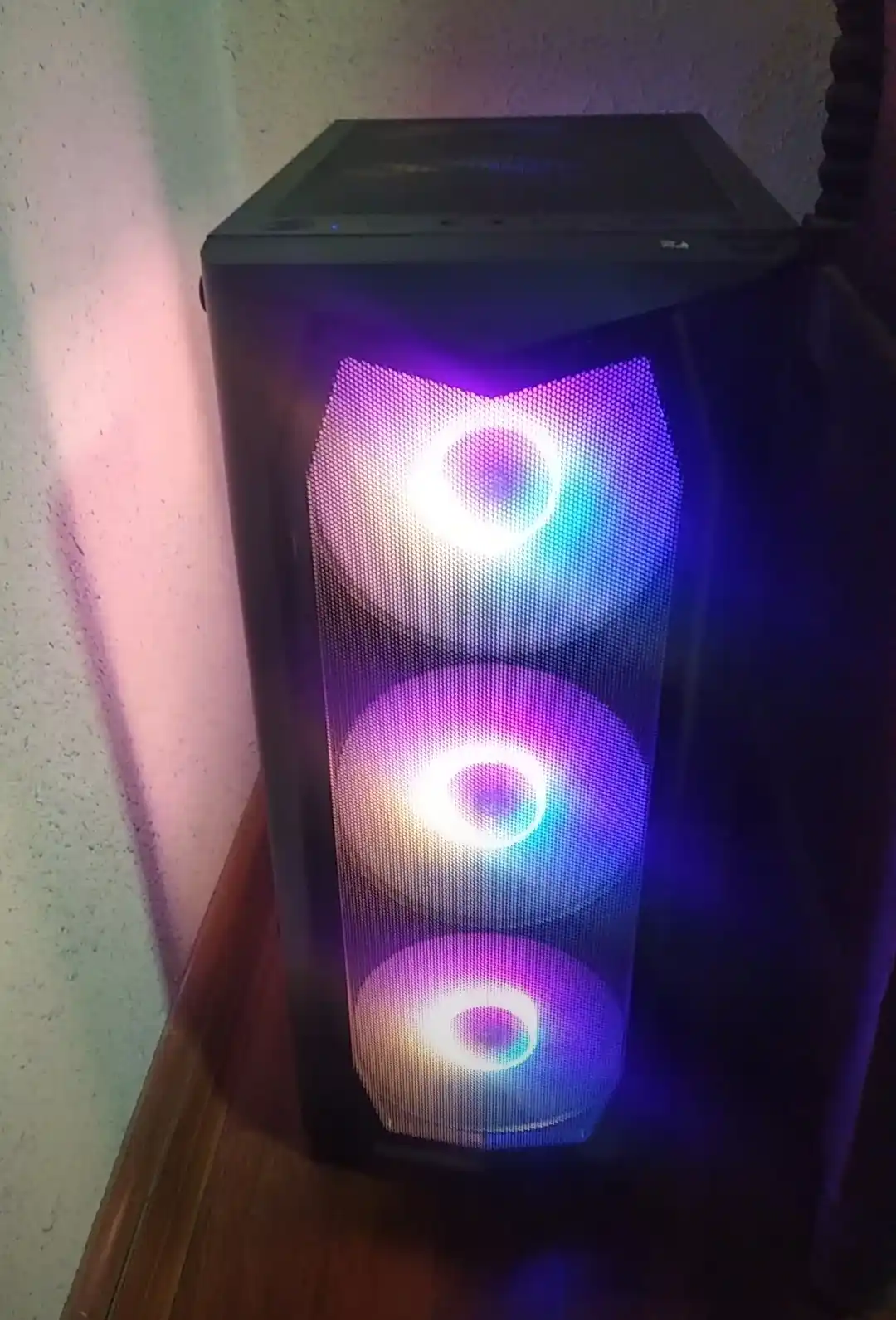 Компьютерный корпус Zalman N4 N4REV.1, 6 кулеров в комплекте, стекло, RGB подсветка