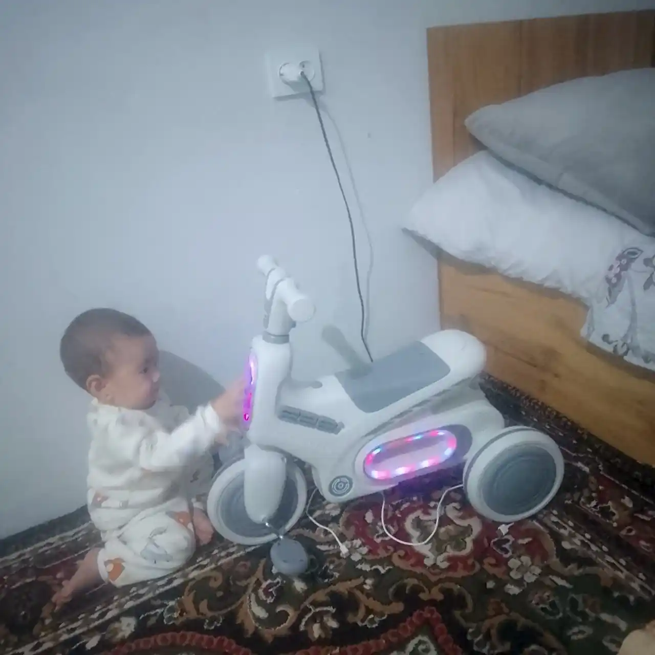 Bolalar uchun 3 g'ildirakli pedalli velosiped, musiqa bilan