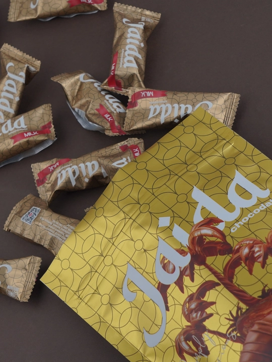 Shokolad bilan qoplangan bodomli xurmo Jaida Chocodate
