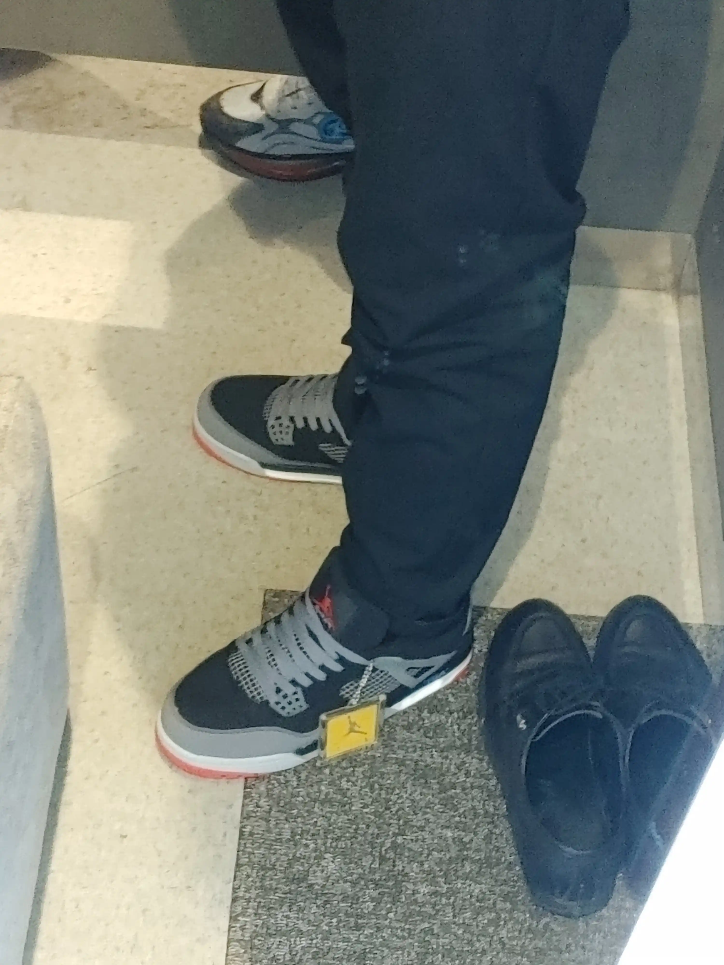 Кроссовки для мужчин DJordans