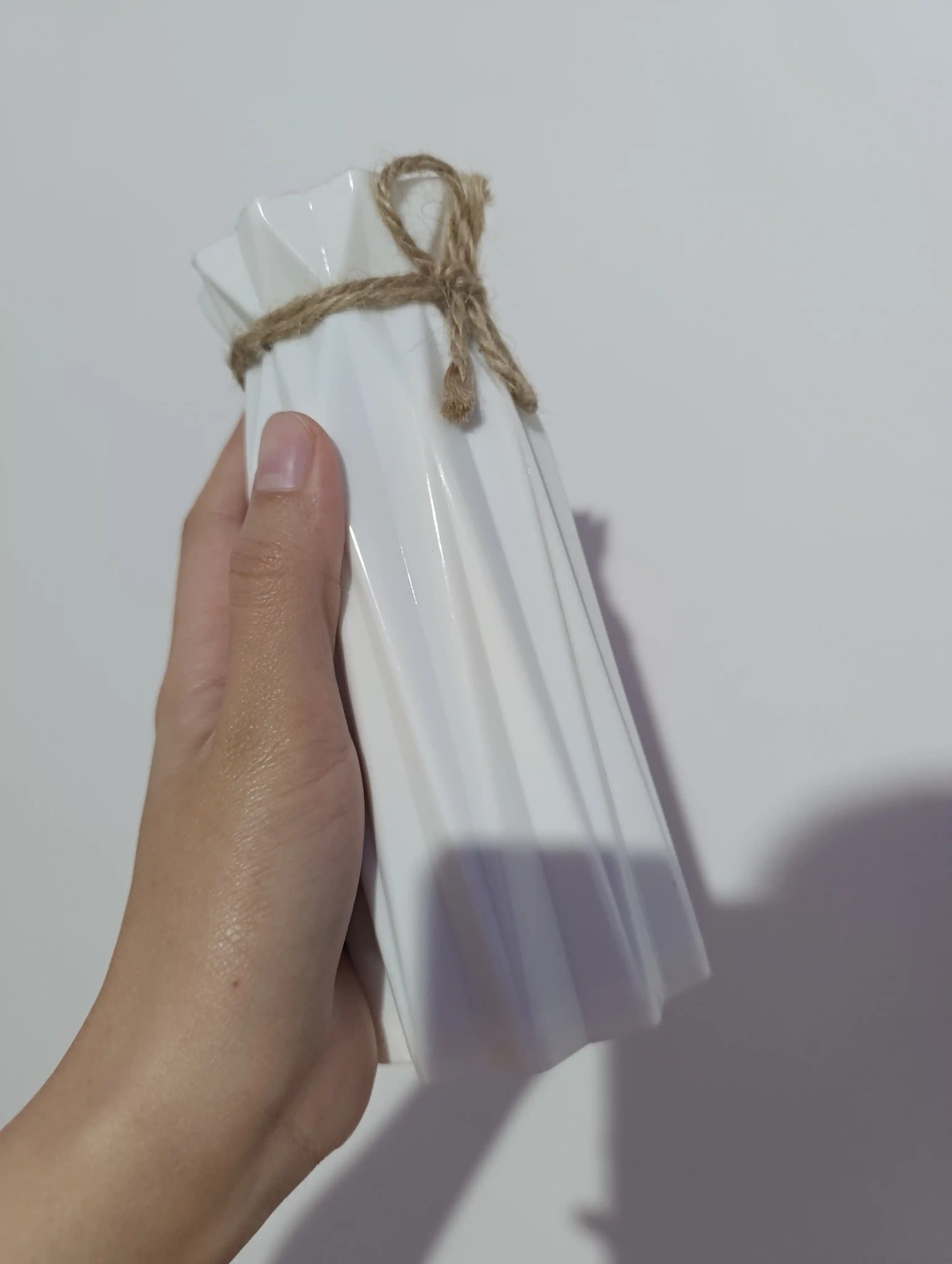Gullar uchun guldon, plastik
