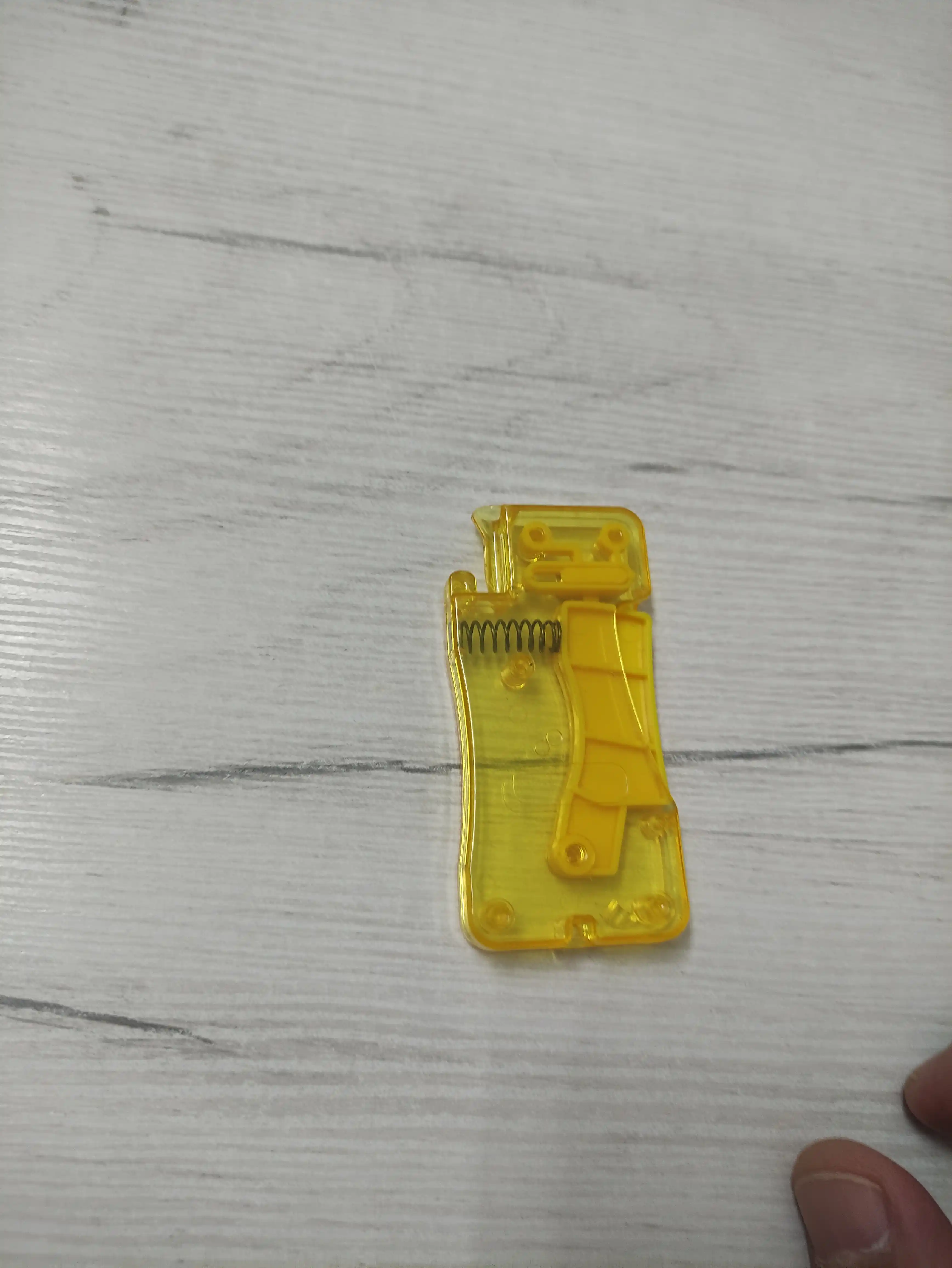 Нитевдеватель для иглы.