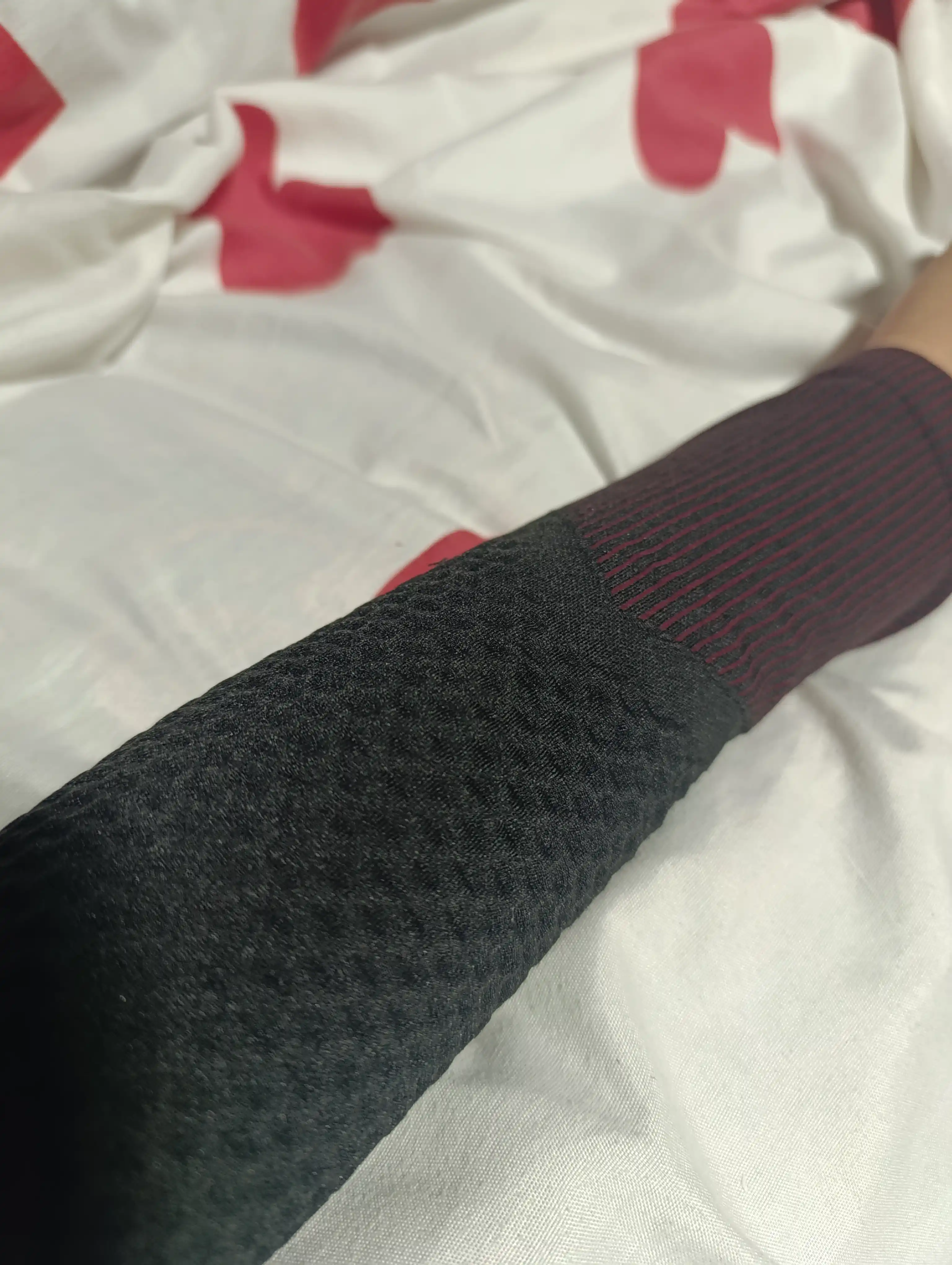 Ayollar uchun 2 tasi 1 da sport kiyimi: sport to‘plami va kompression fitnes-rashgard