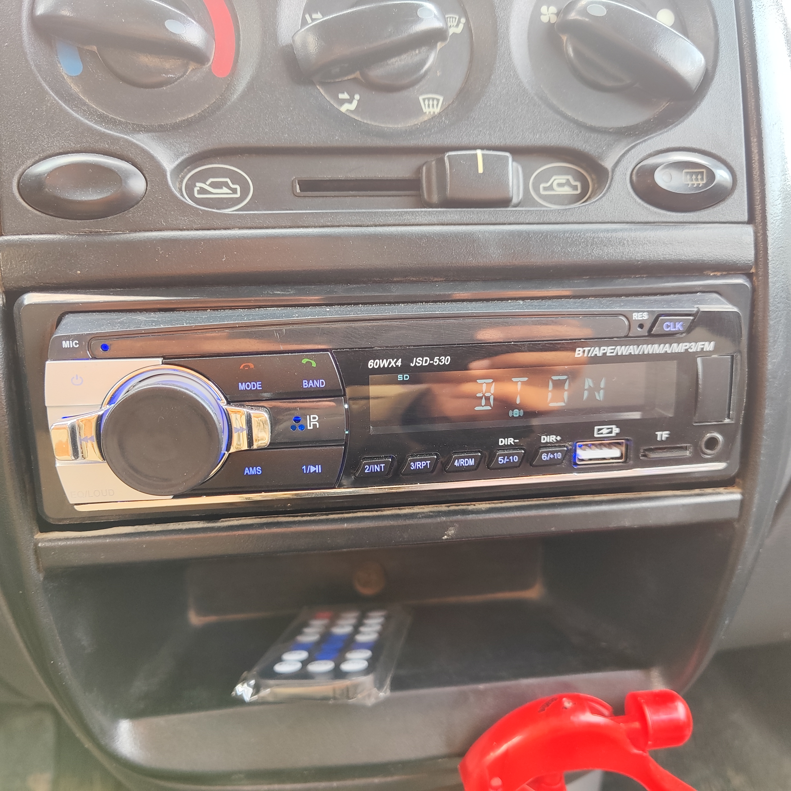 Avtomobil radiosi JSD 520 SD va USB Bluetooth AUX bilan