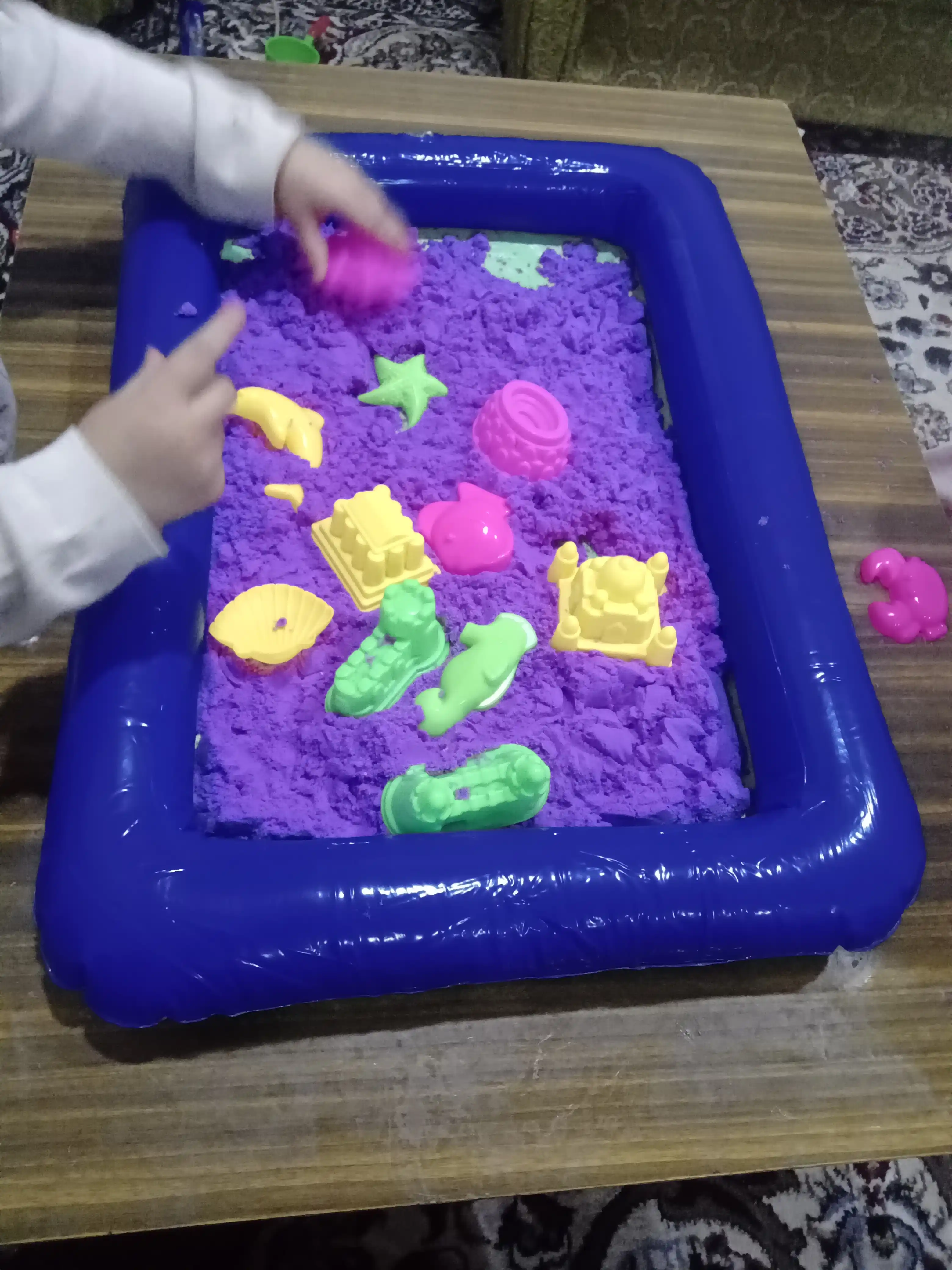 Kinetik qum 2 kg, puflanadigan qum qutisi va qoliplari bilan