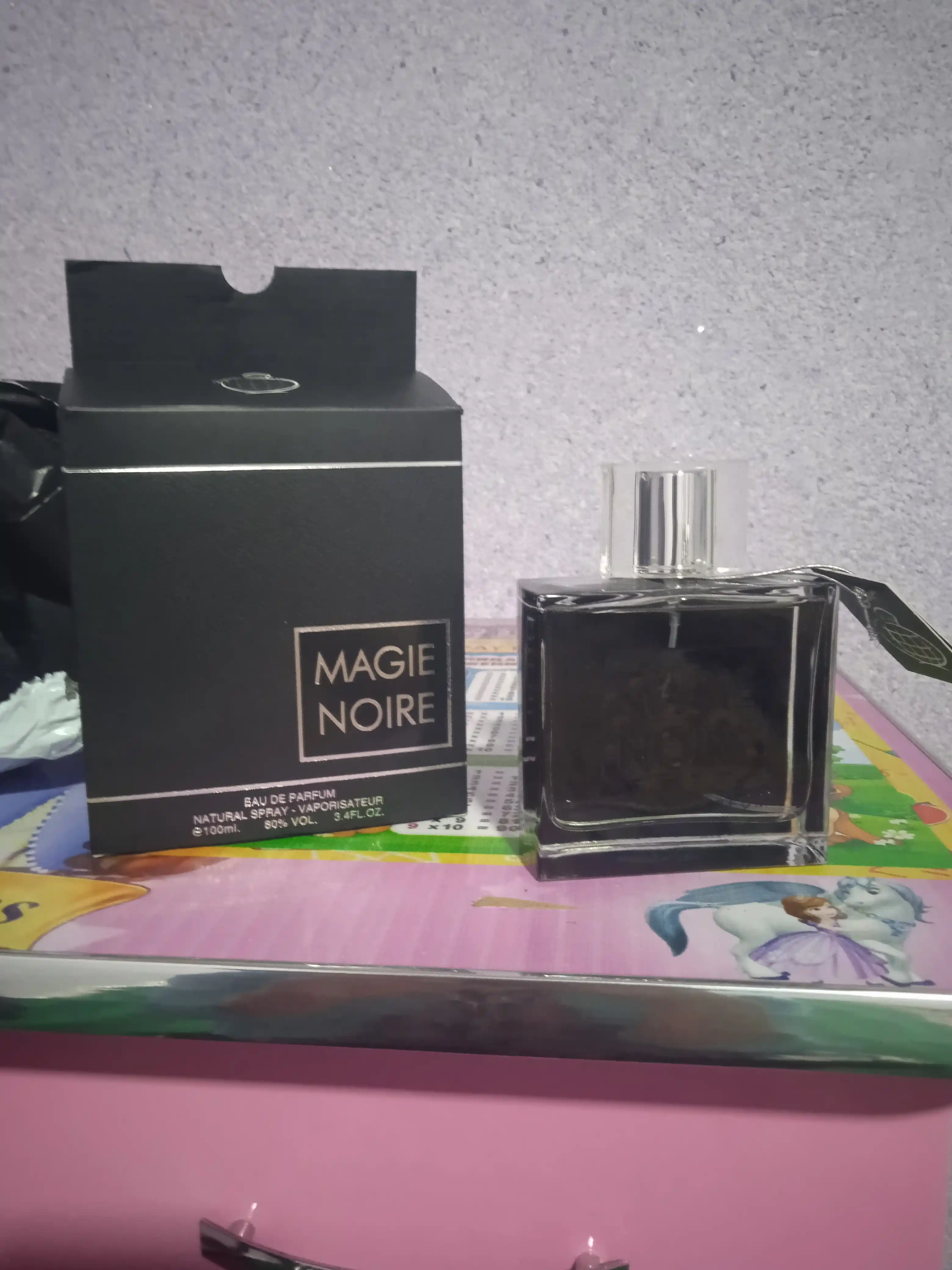 Parfyumlangan suv Magie Noire, erkaklar uchun atir, 100 ml