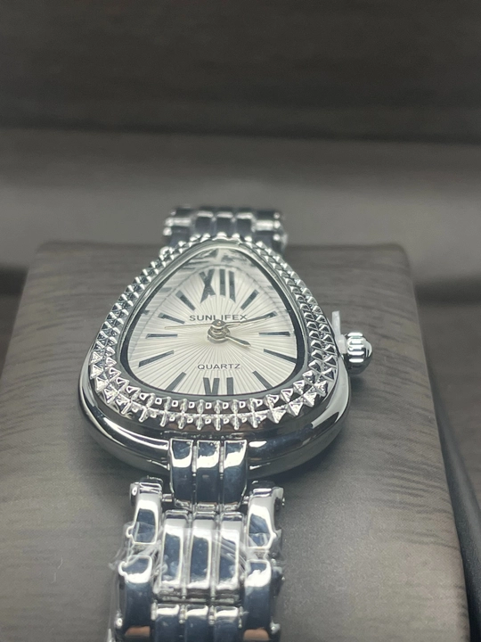 Женские наручные часы BVLGARI на любой стиль, в подарочной упаковке