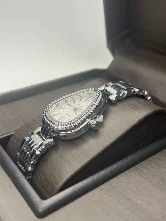 Женские наручные часы BVLGARI на любой стиль, в подарочной упаковке