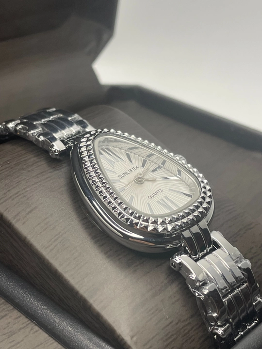 Женские наручные часы BVLGARI на любой стиль, в подарочной упаковке