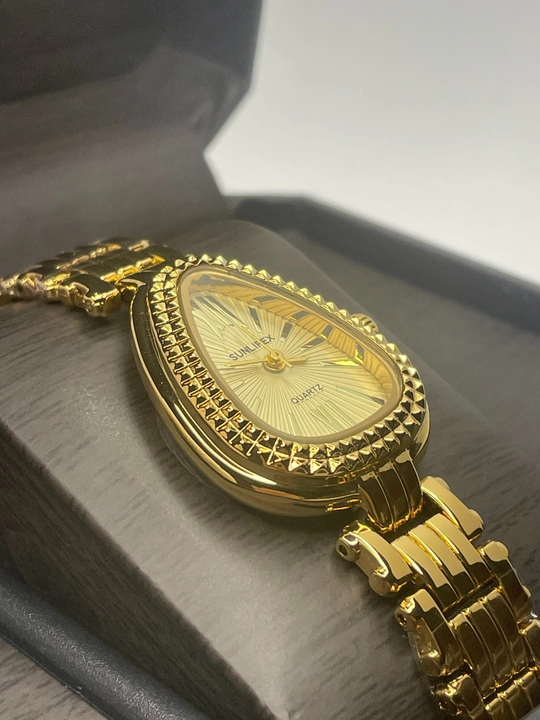 Женские наручные часы BVLGARI на любой стиль, в подарочной упаковке