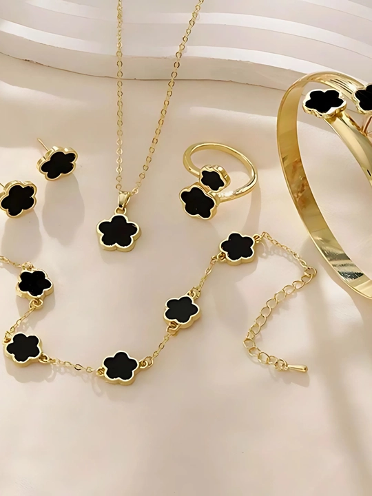 Van Cleef Ayollar uzugi, kulon va sirgalar, bilakuzuk to'plamida Van Cleef uslubida 5x1