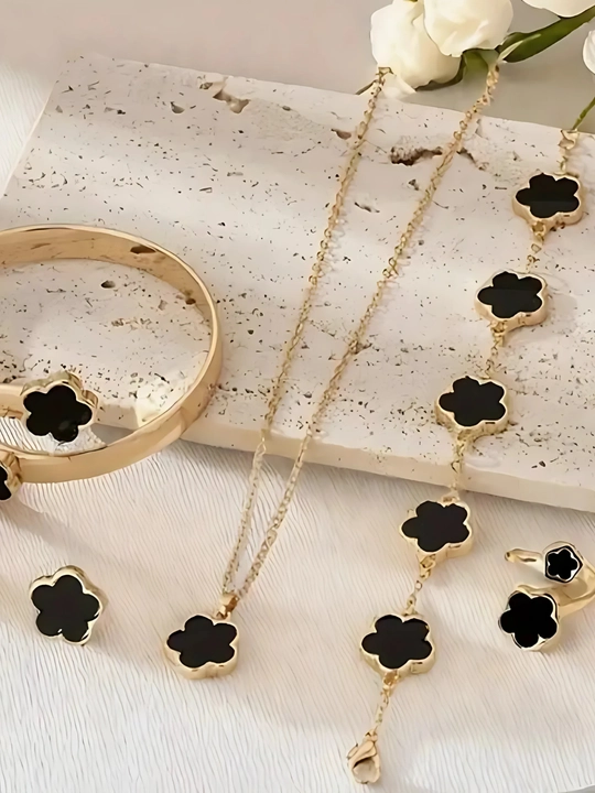 Van Cleef Ayollar uzugi, kulon va sirgalar, bilakuzuk to'plamida Van Cleef uslubida 5x1
